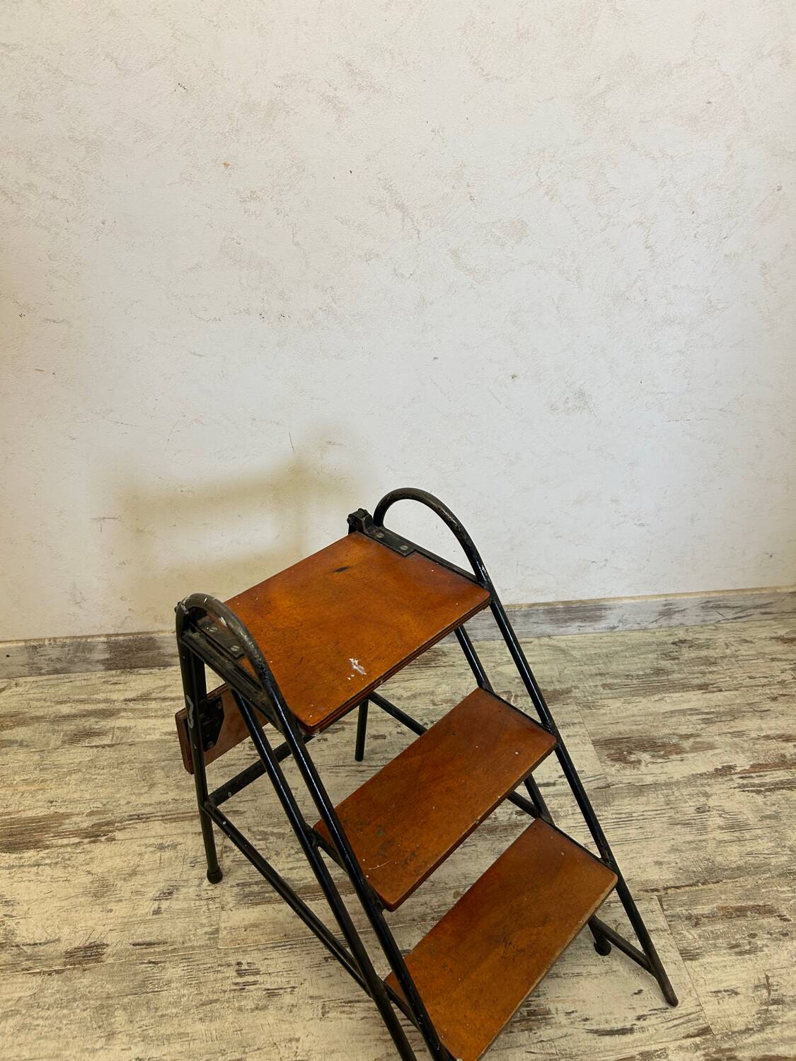 Escabeau, petit marche pied, atypique