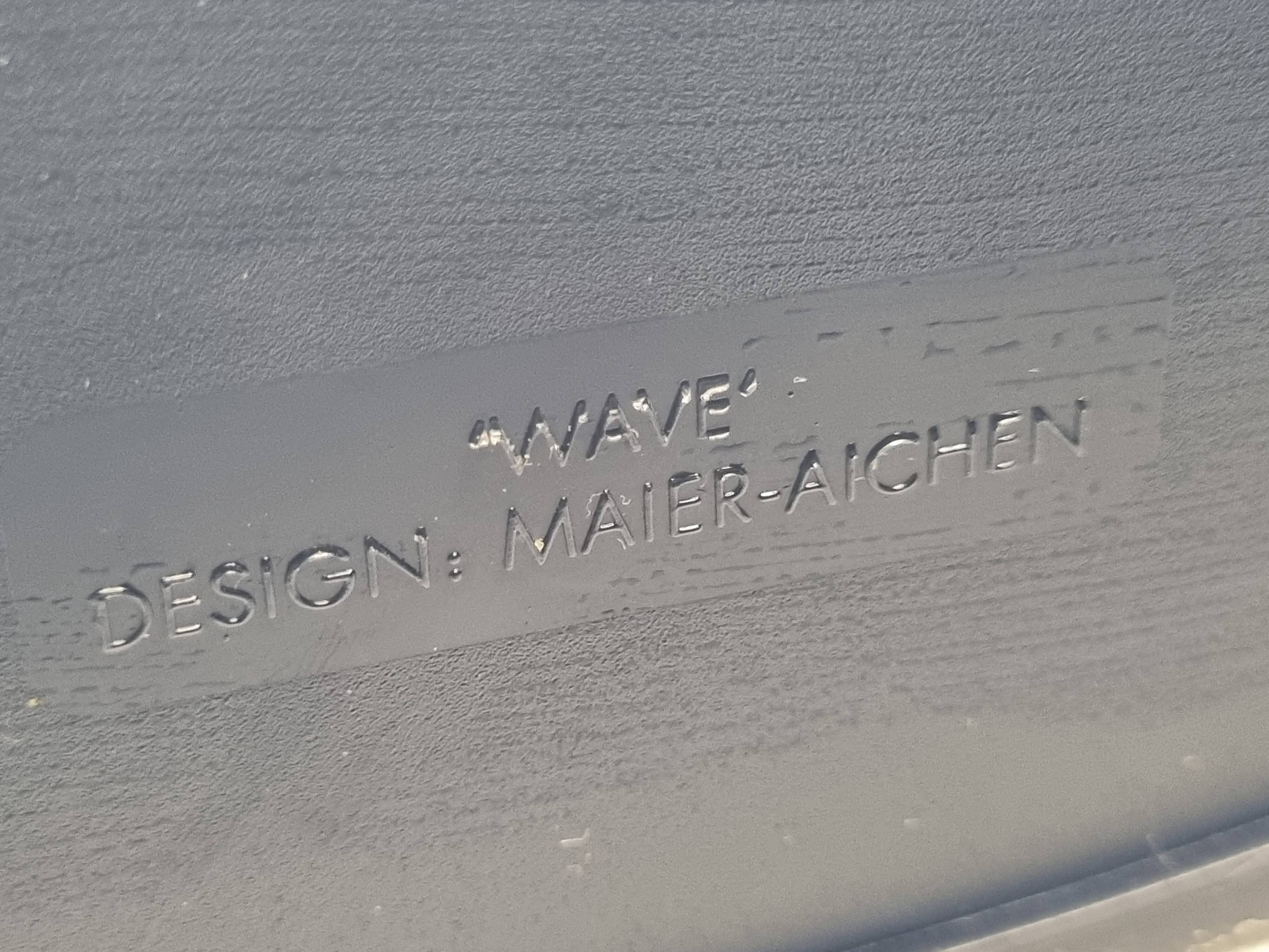 "Wave" magazine rack, design by Maier-Aichen for Authentics, Made in Italy, 90s