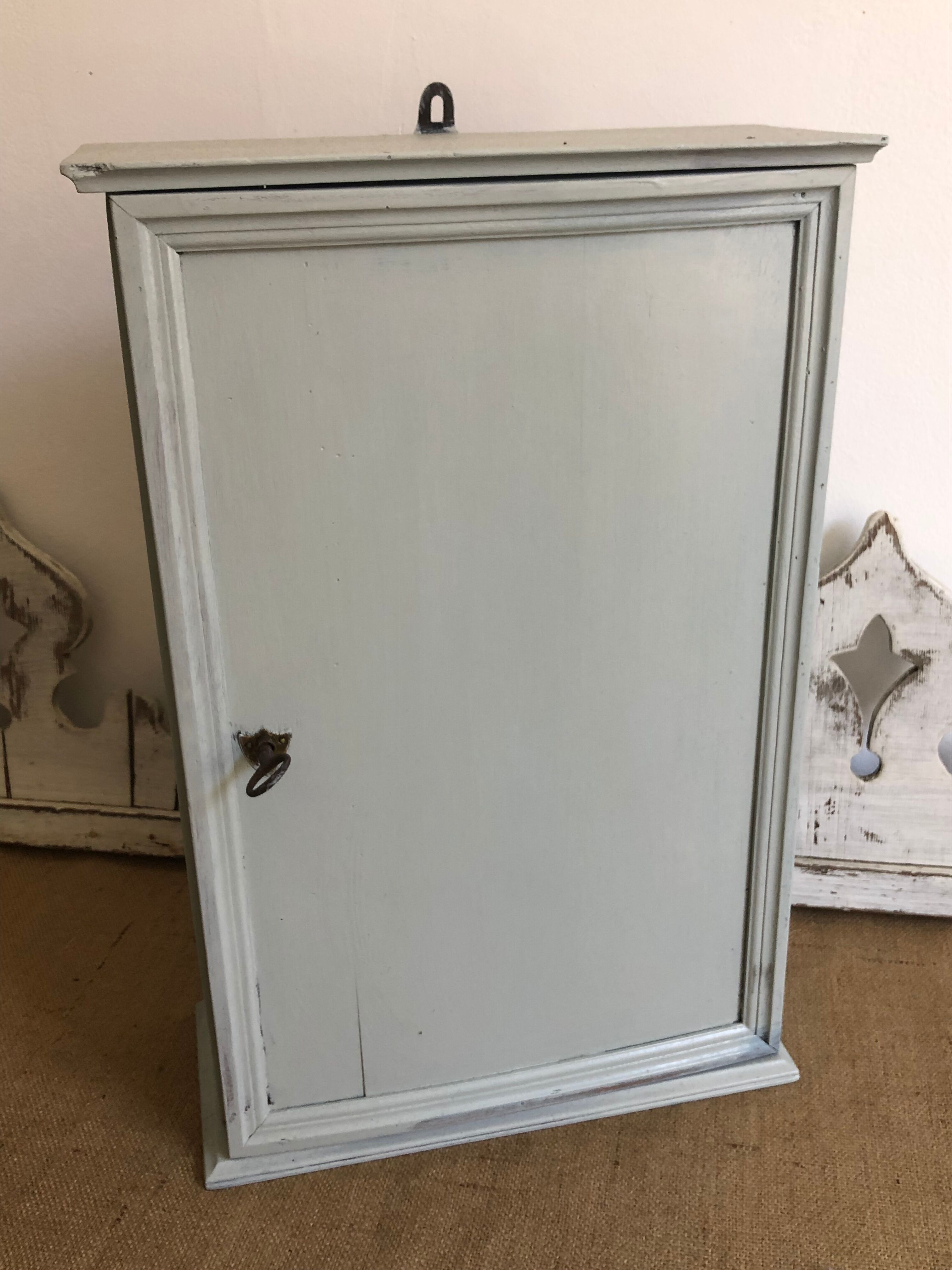 Wardrobe with interior drawers