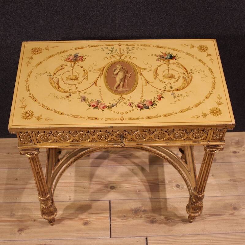 Table d'appoint laquée et dorée française par Sormani dans le style Louis XVI