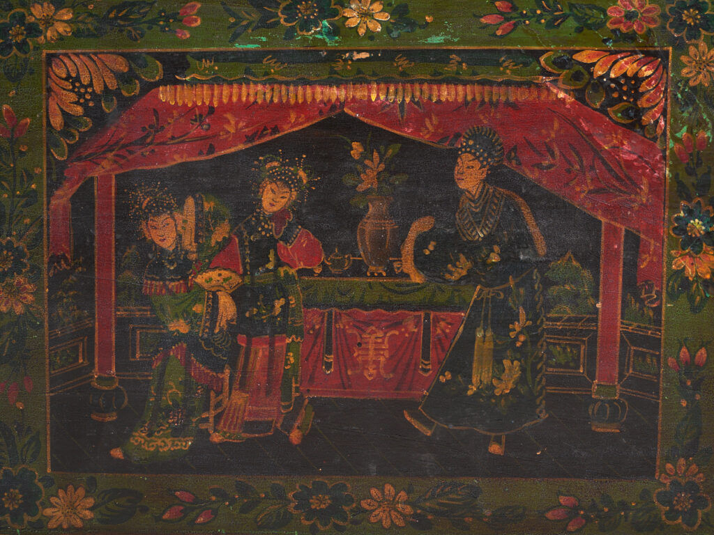 Antique chest painted in pine wood – China, around 1900