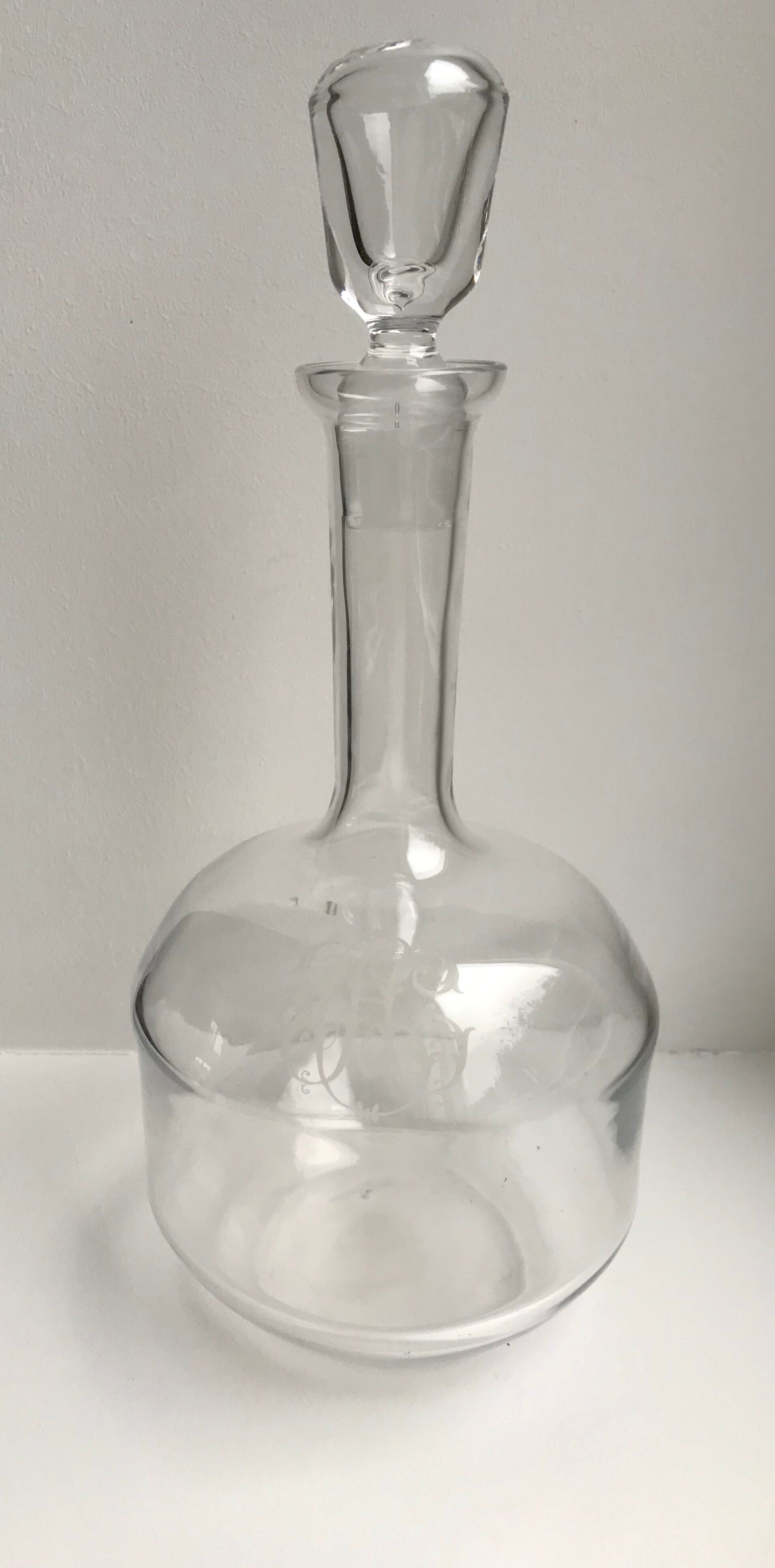old crystal decanter monogram "H" early twentieth century