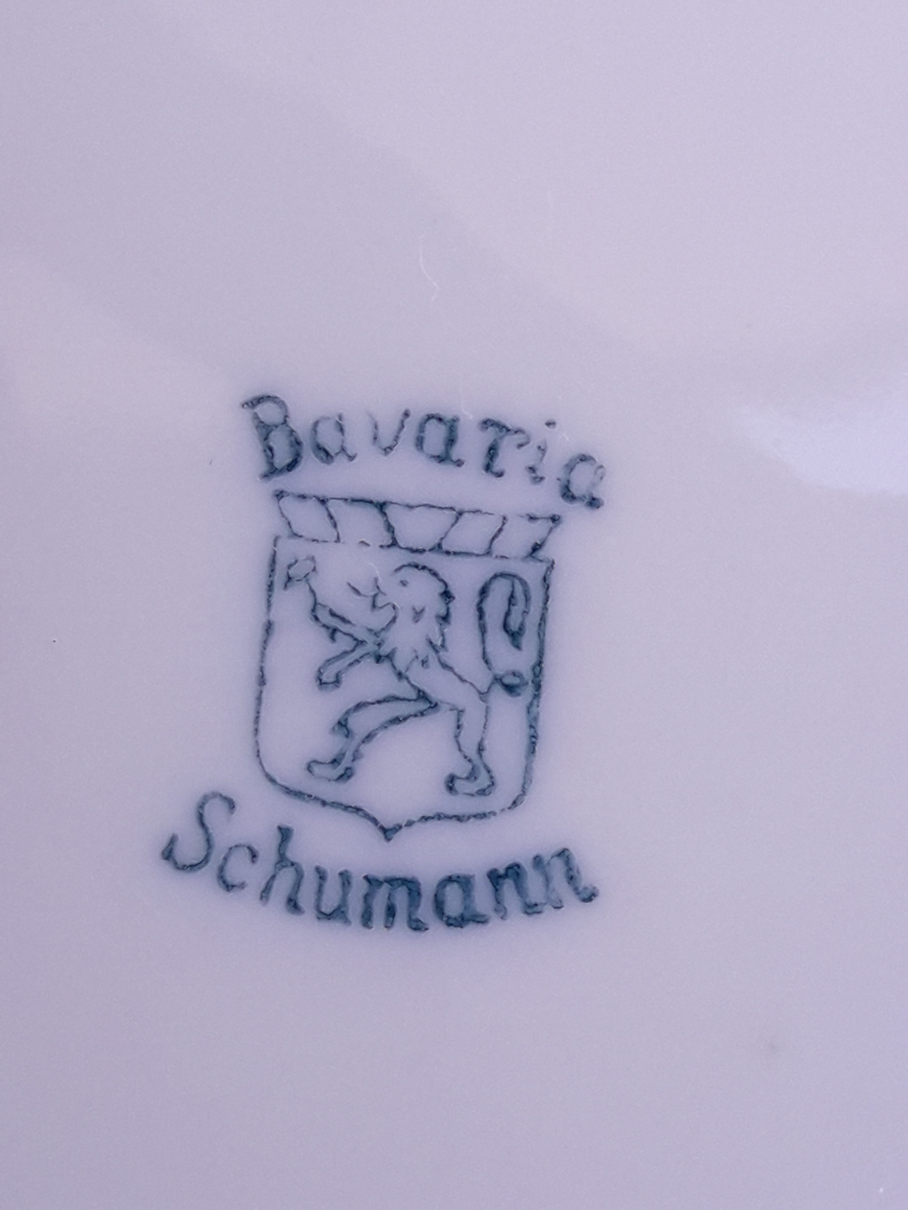 Former open-ended porcelain basket Bavaria Schumann bird motif