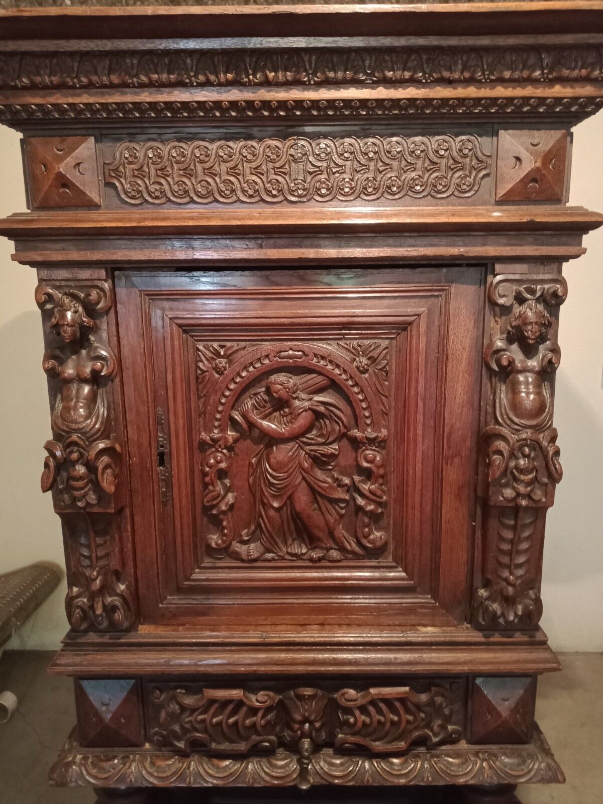 Cabinet credenza Renaissance style