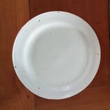 Lot de 2 anciennes assiettes en faïence de l’est, motif floral
