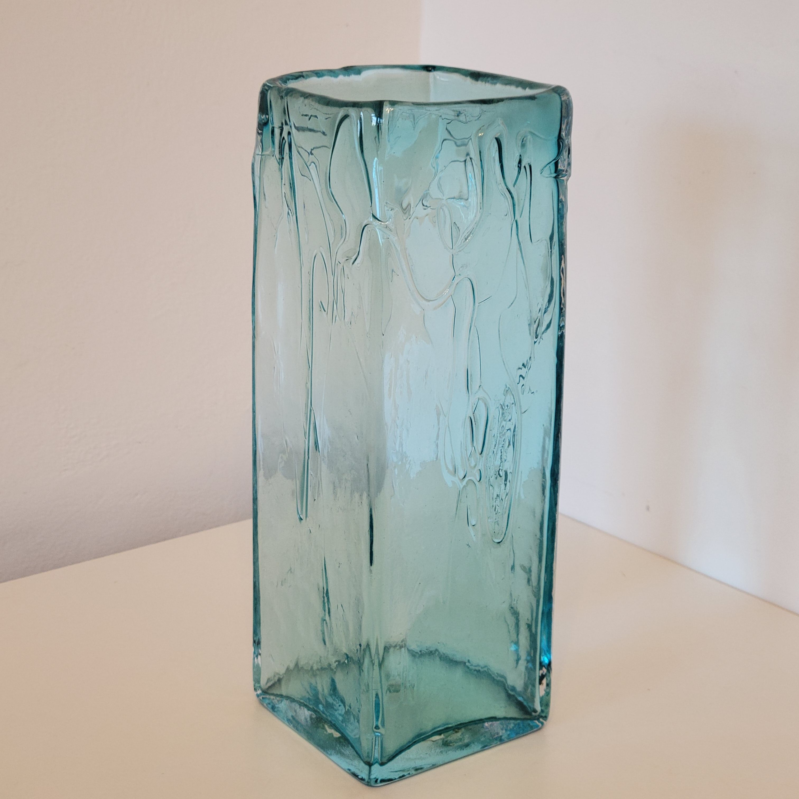 Régis Anchuelo blue glass vase contemporary art