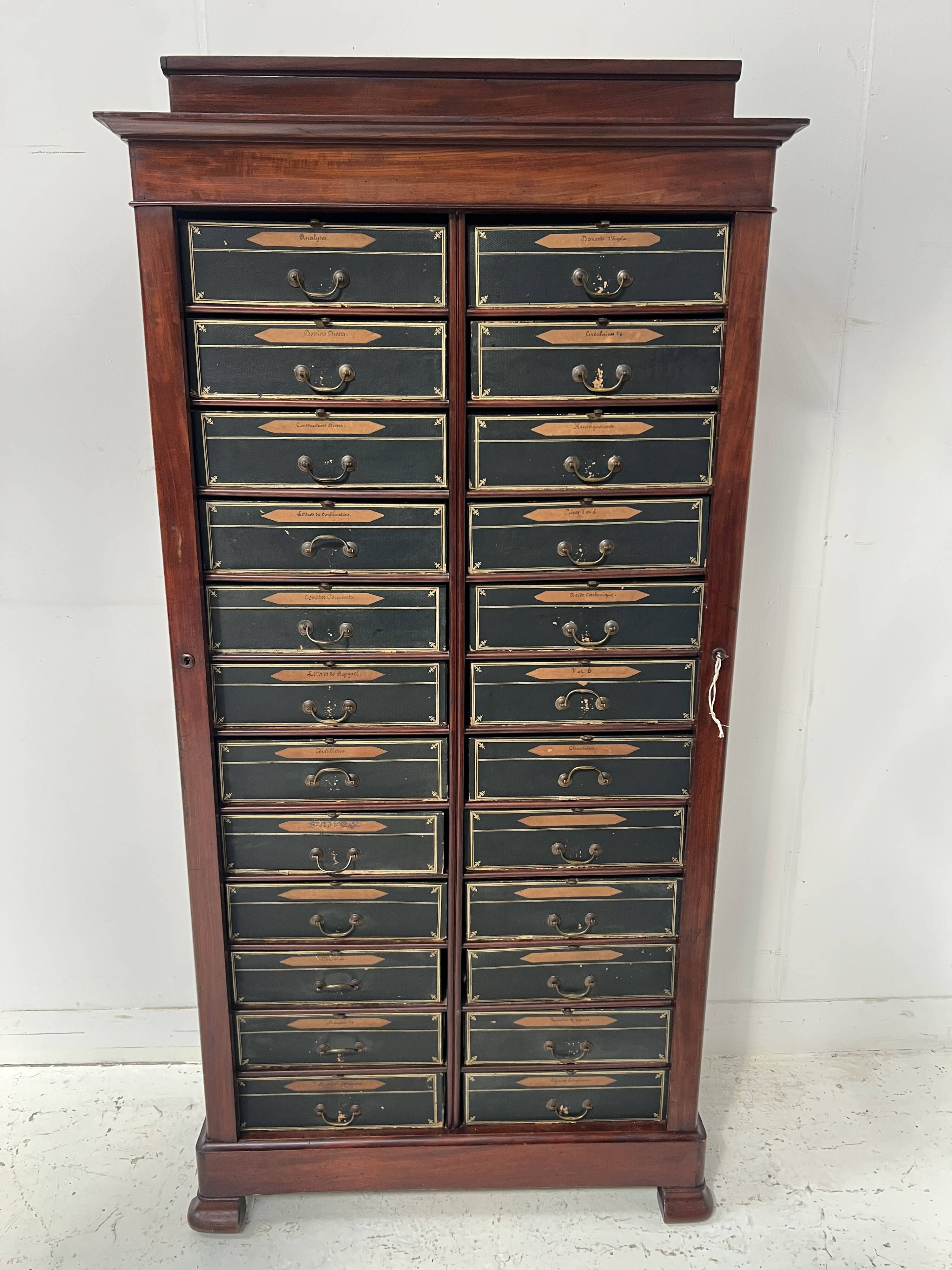 Louis Philippe period cabinet in mahogany veneer, 19th century.