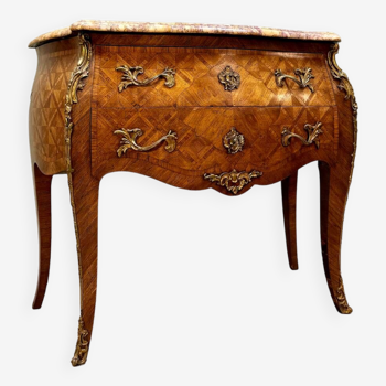 Commode sauteuse galbée en marqueterie estampillée de style louis xv xix eme siècle