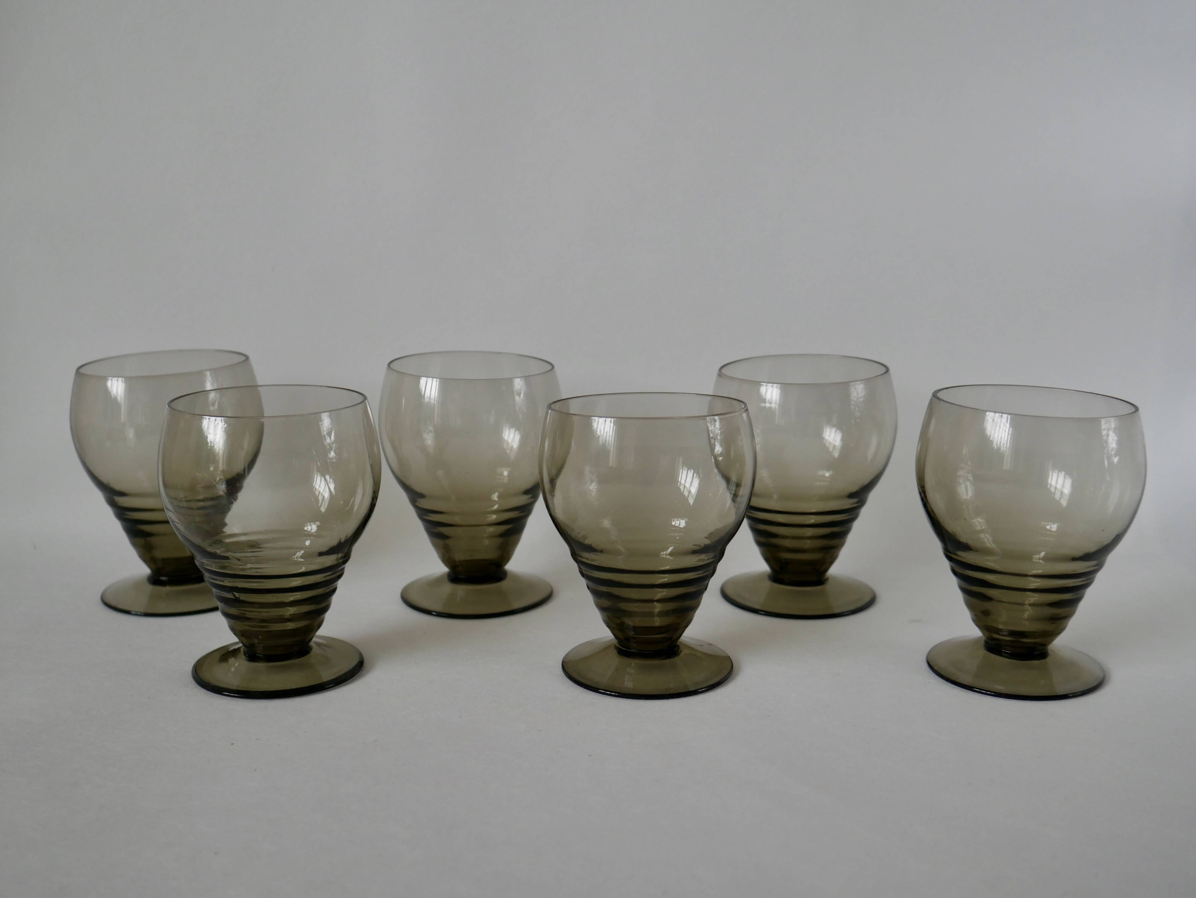 Set of 6 small art deco design wine glasses in smoked glass from the 30s and 40s