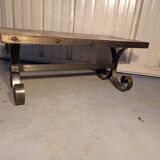 Base table in wrought iron thicken and tiled floor