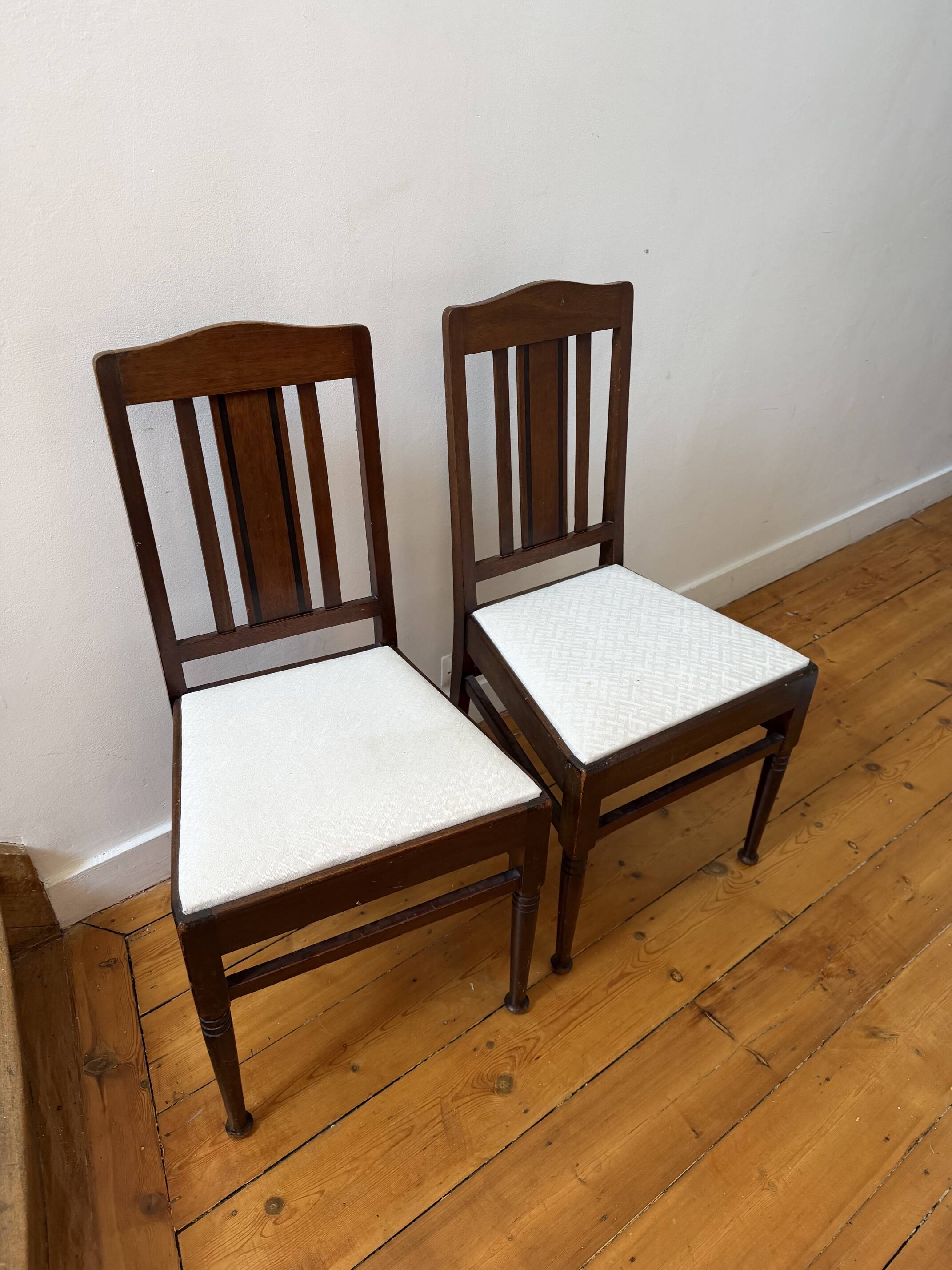 Pair of mahogany chairs with spindles