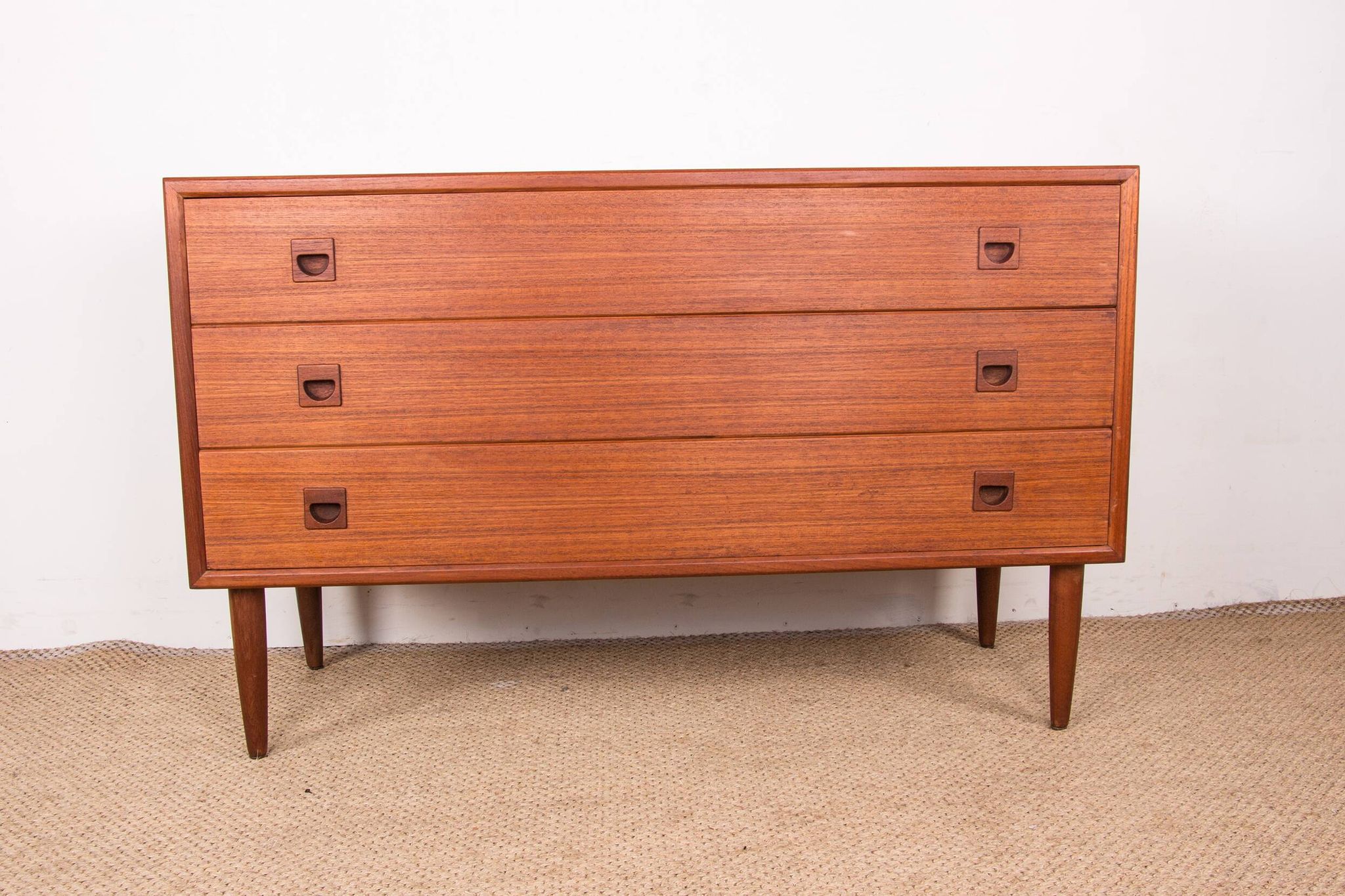 Danish teak chest of drawers or small sideboard, 3 large drawers, 1960.