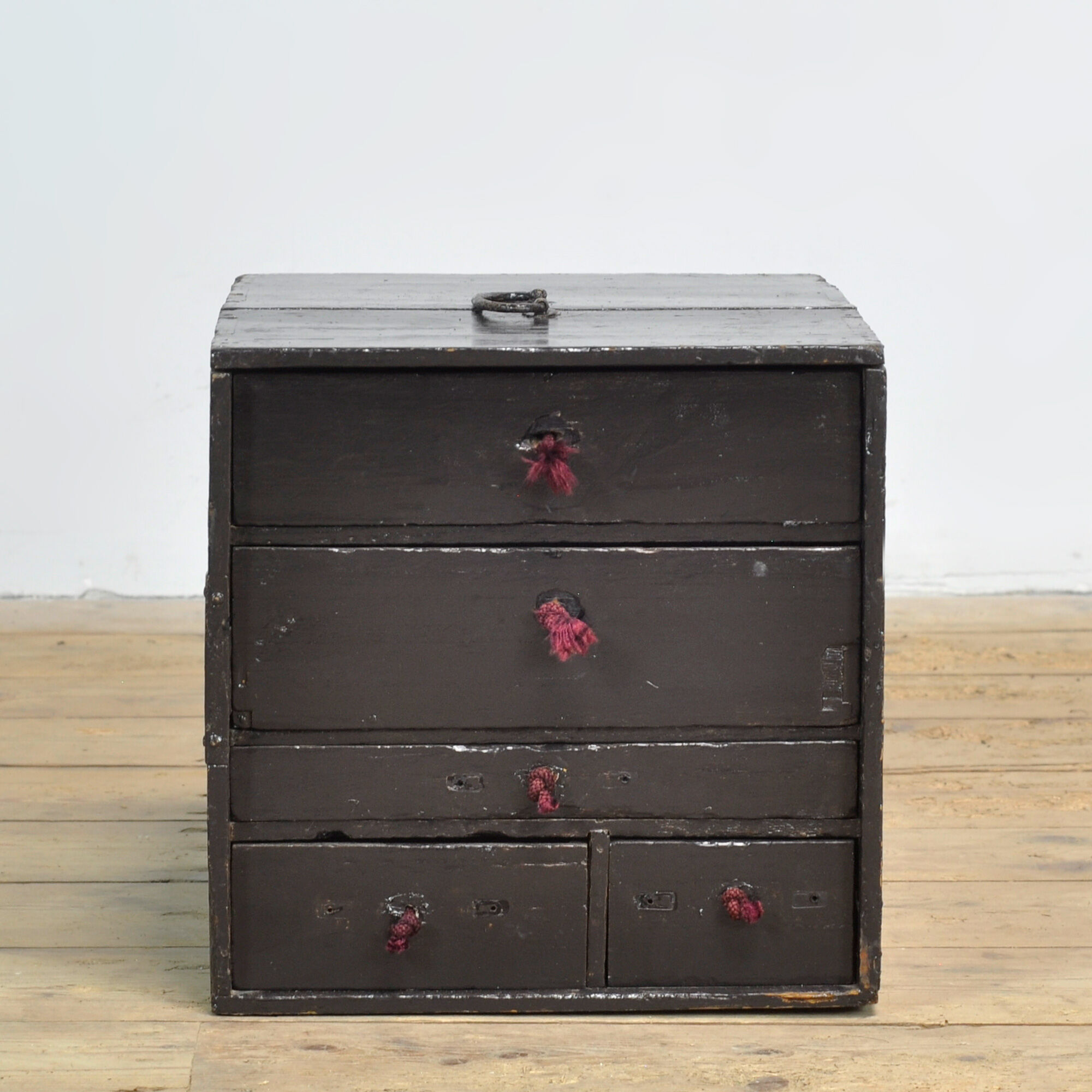Small Japanese chest of drawers, circa 1900
