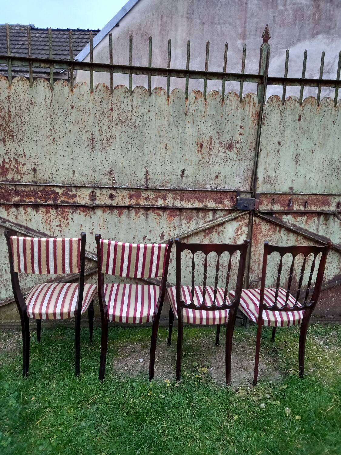 Set of 4 vintage chairs