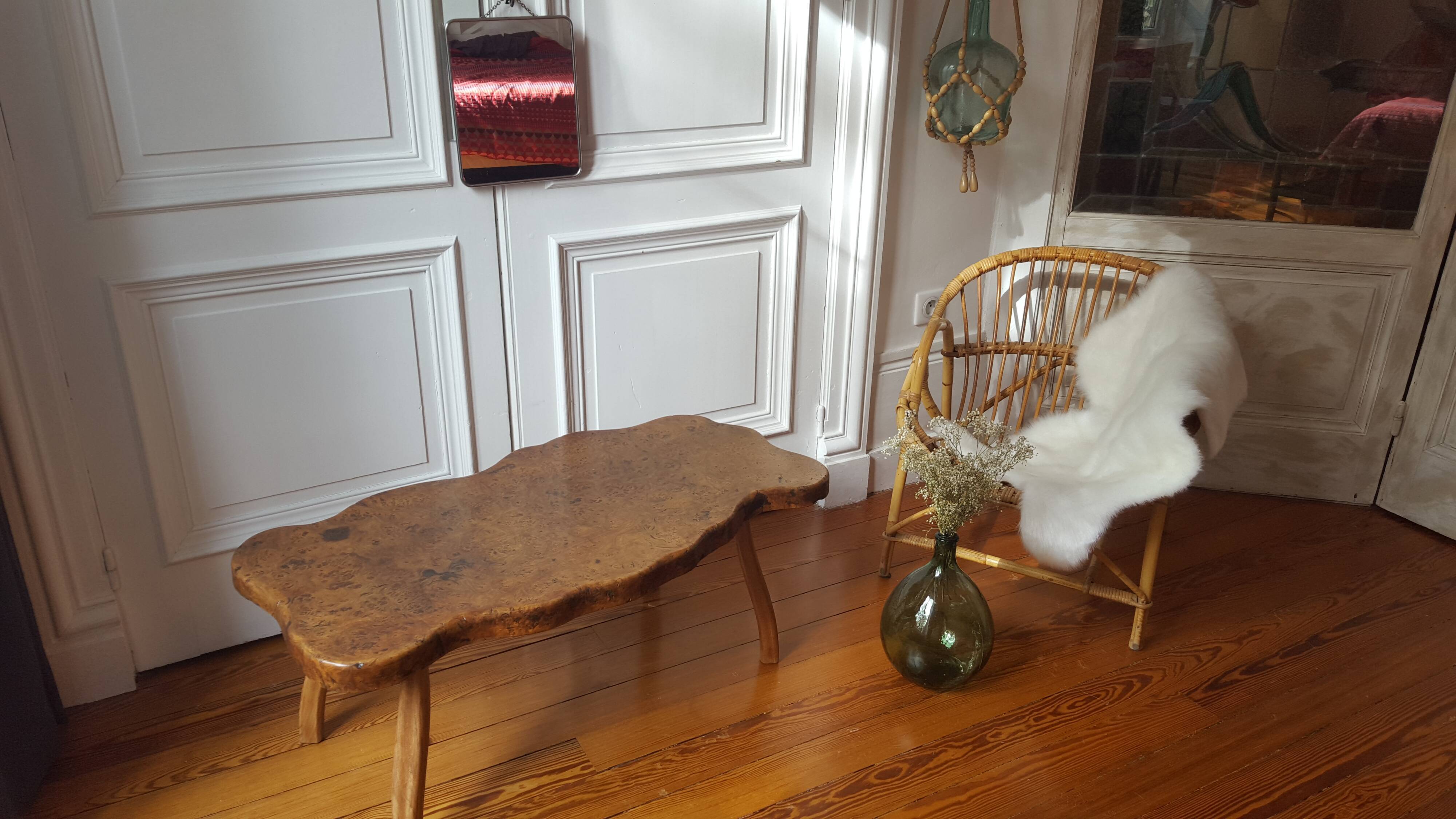 Table low 70s in solid wood tree trunk