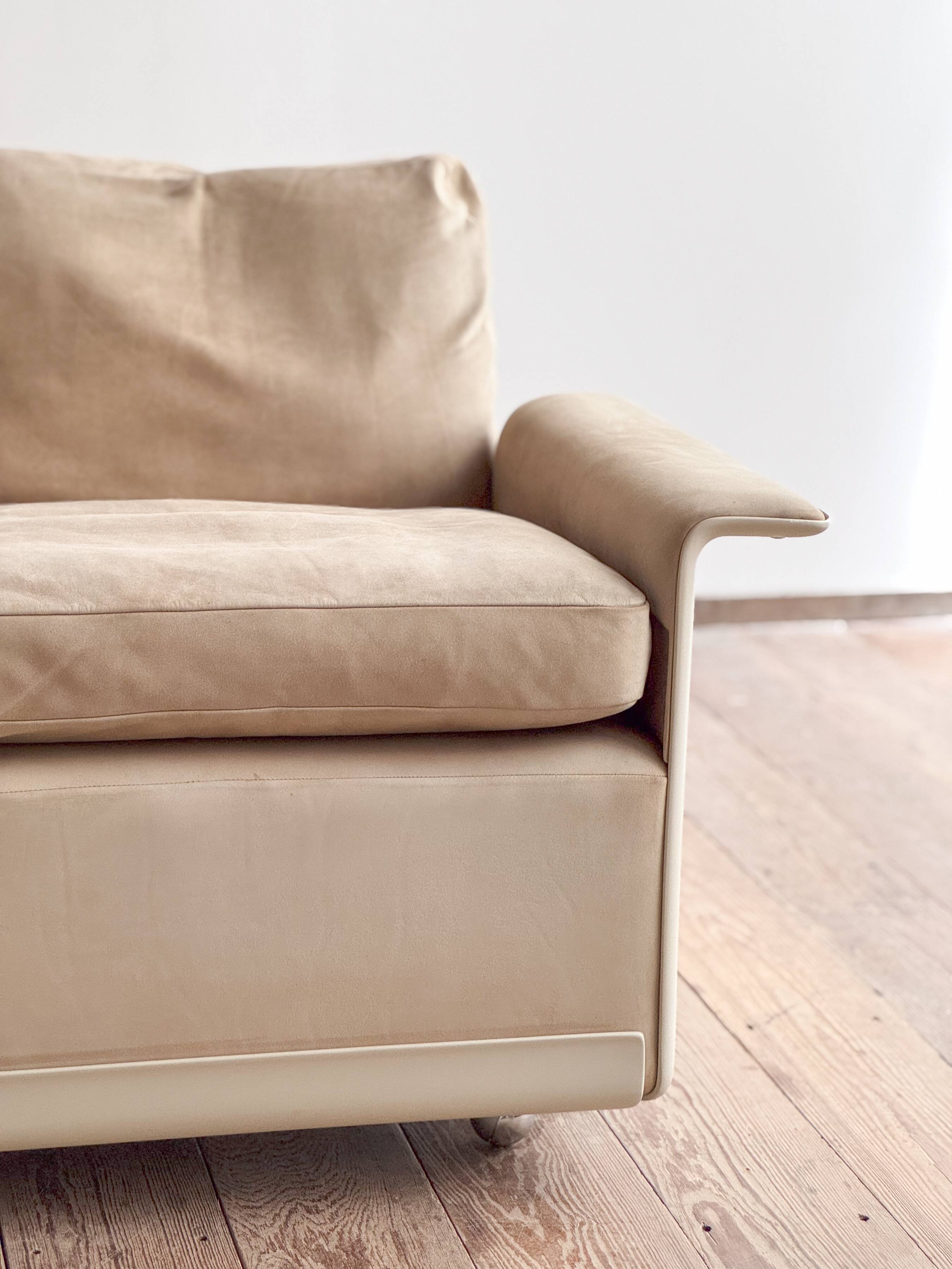 Canapé design 620 en suédine beige par Dieter Rams pour Vitsœ – Mid-Century