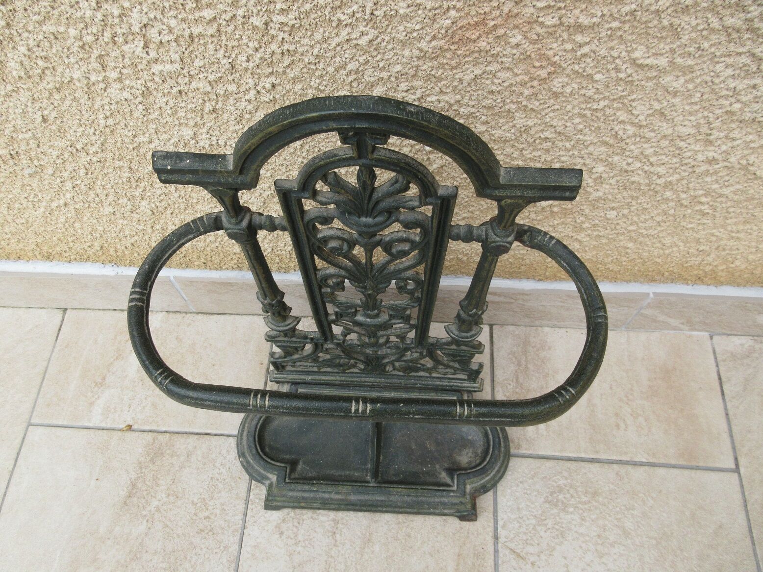 Cast iron umbrella holder