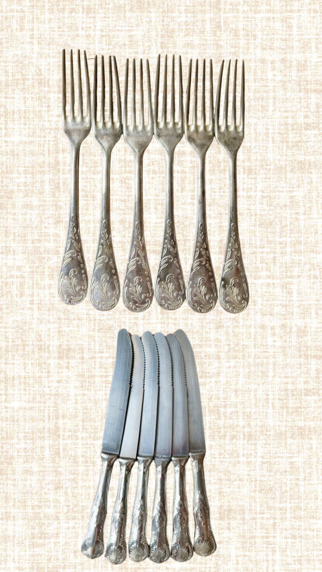 Antique silver plated mismatched cutlery - Forks and knives