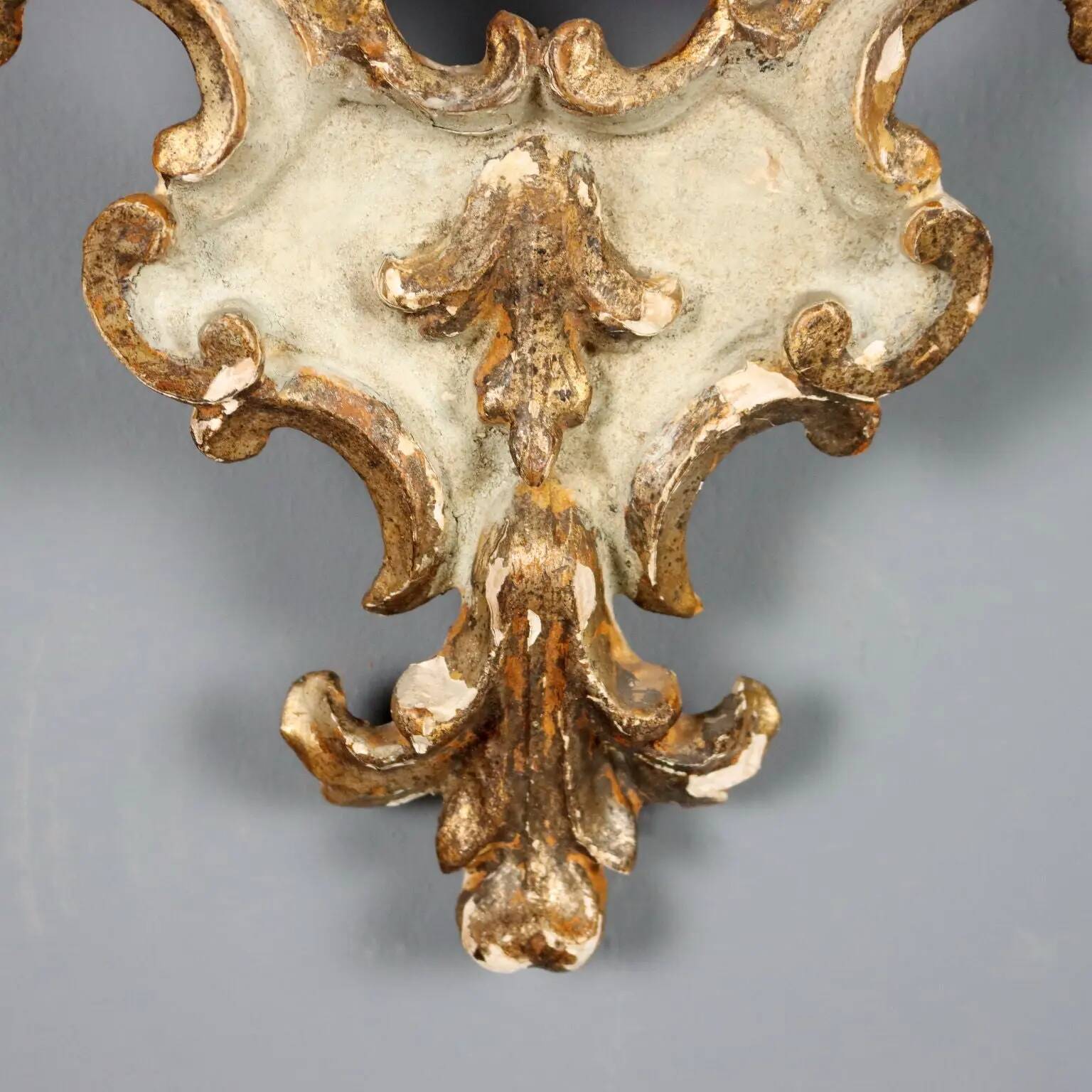 Shelf model with a carved wooden mirror, Baroque style, 19th century.