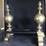 Paire de chenets en laiton et fonte, décor de marmousets, style louis xiv
