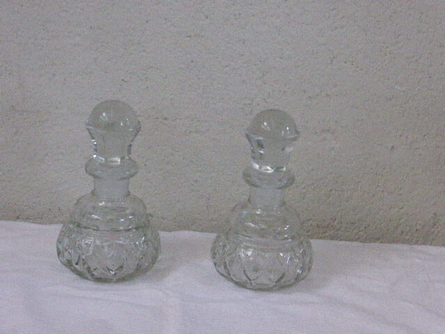Lot of two glass decanters