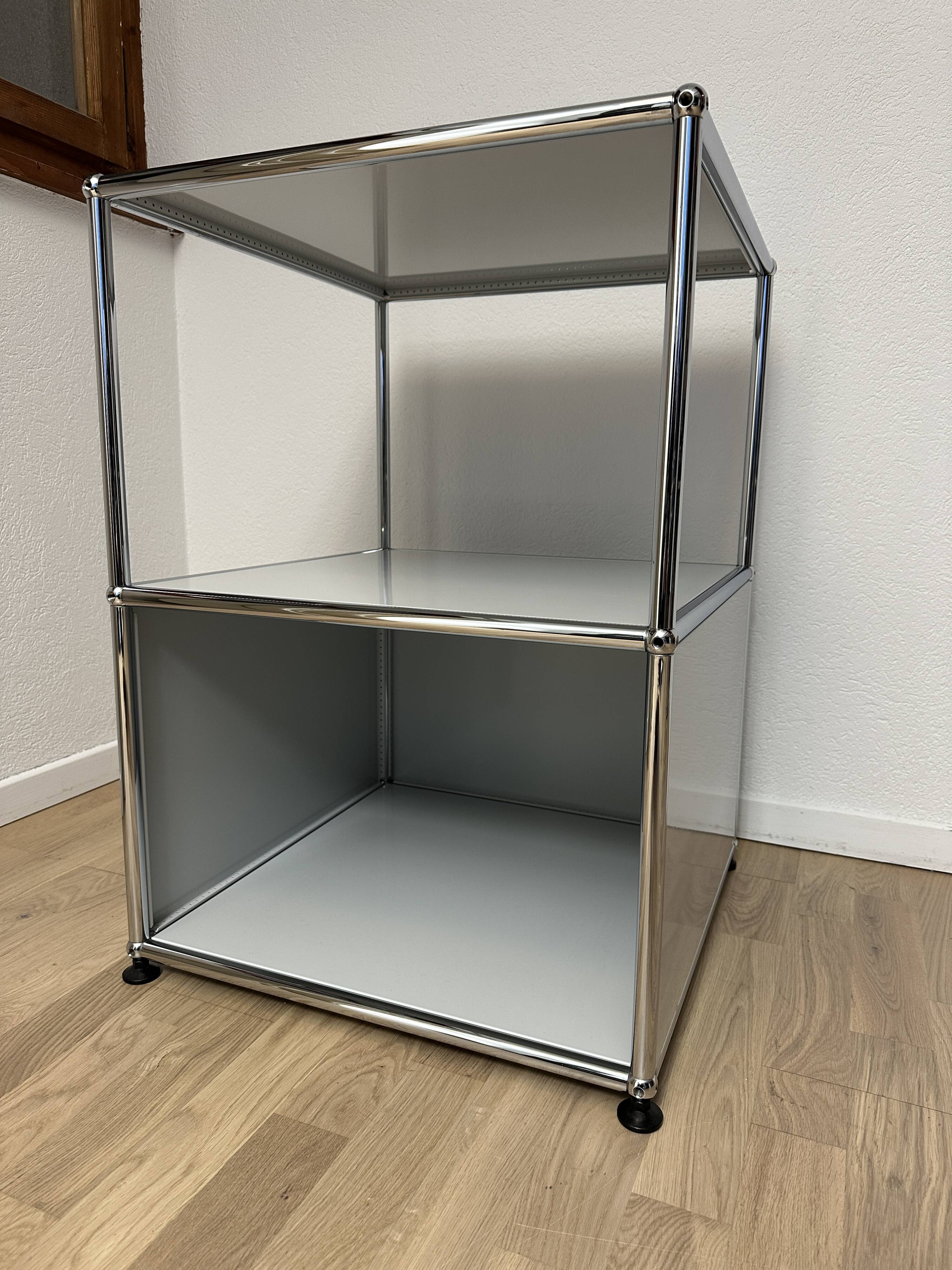 USM Haller shelf in light grey
