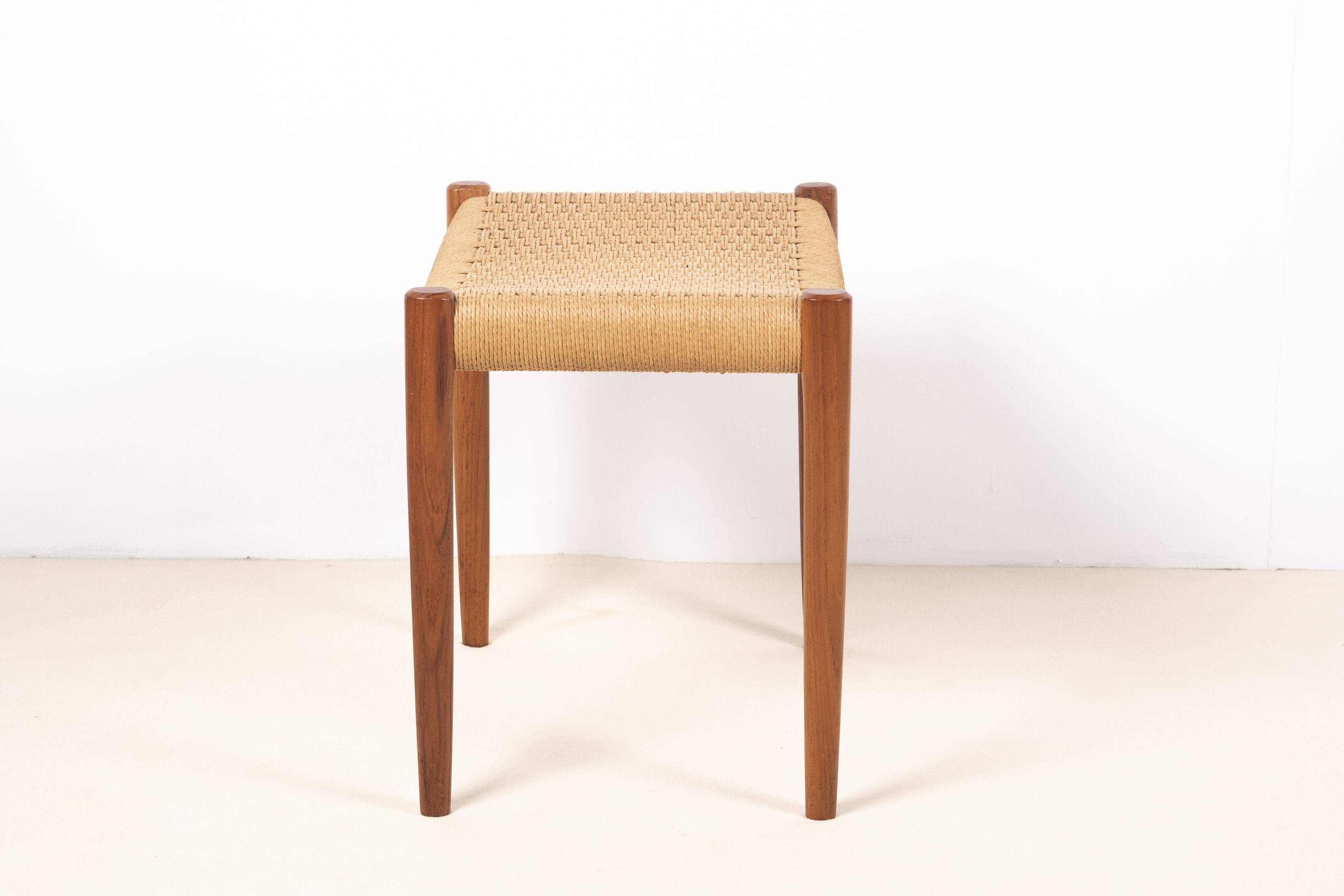 Tabouret Niels O. Møller Modèle 80a en Teck, Danemark des années 1960