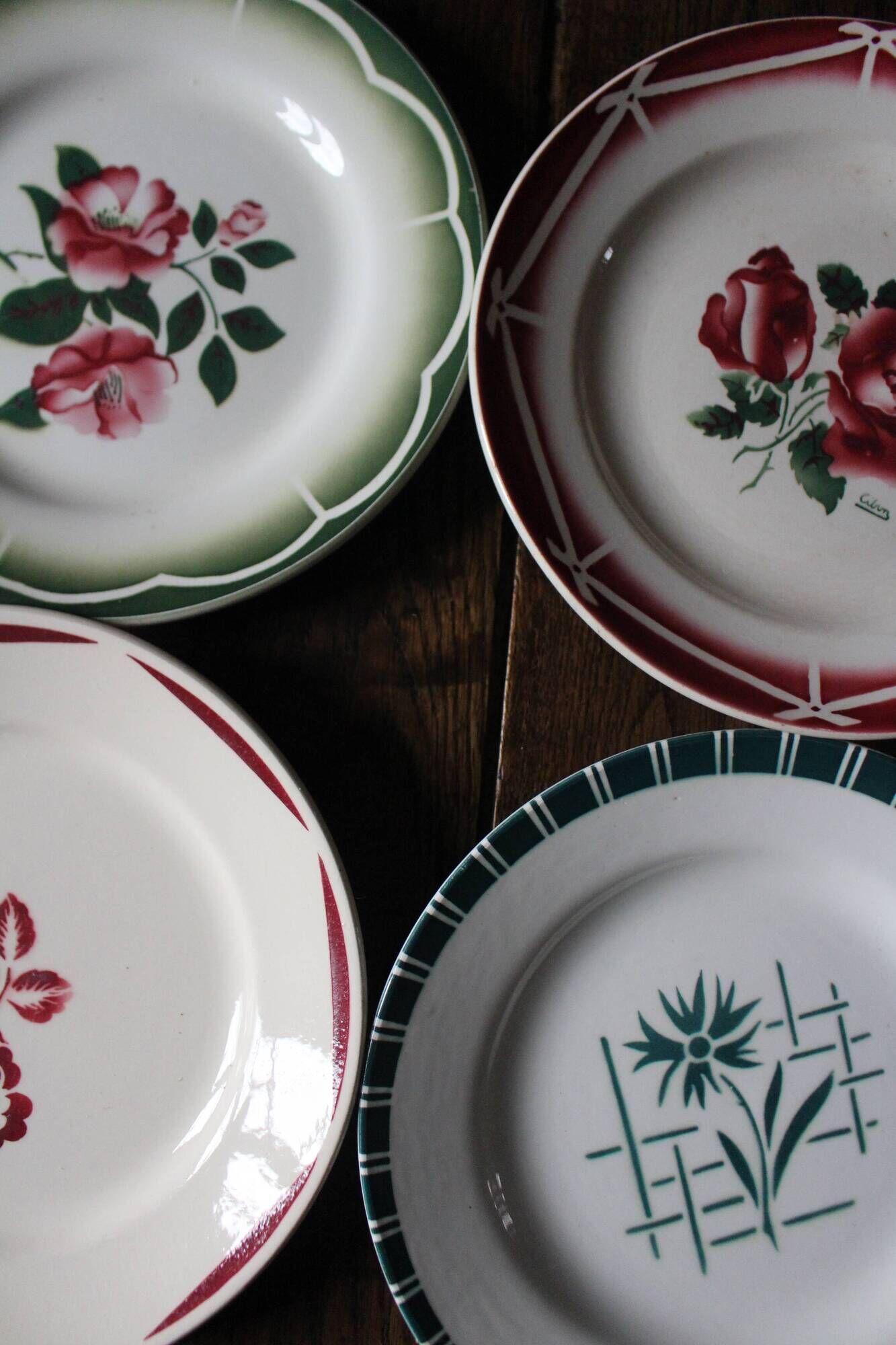 Set of 6 mismatched Art Deco red green yellow dinner plates Digoin