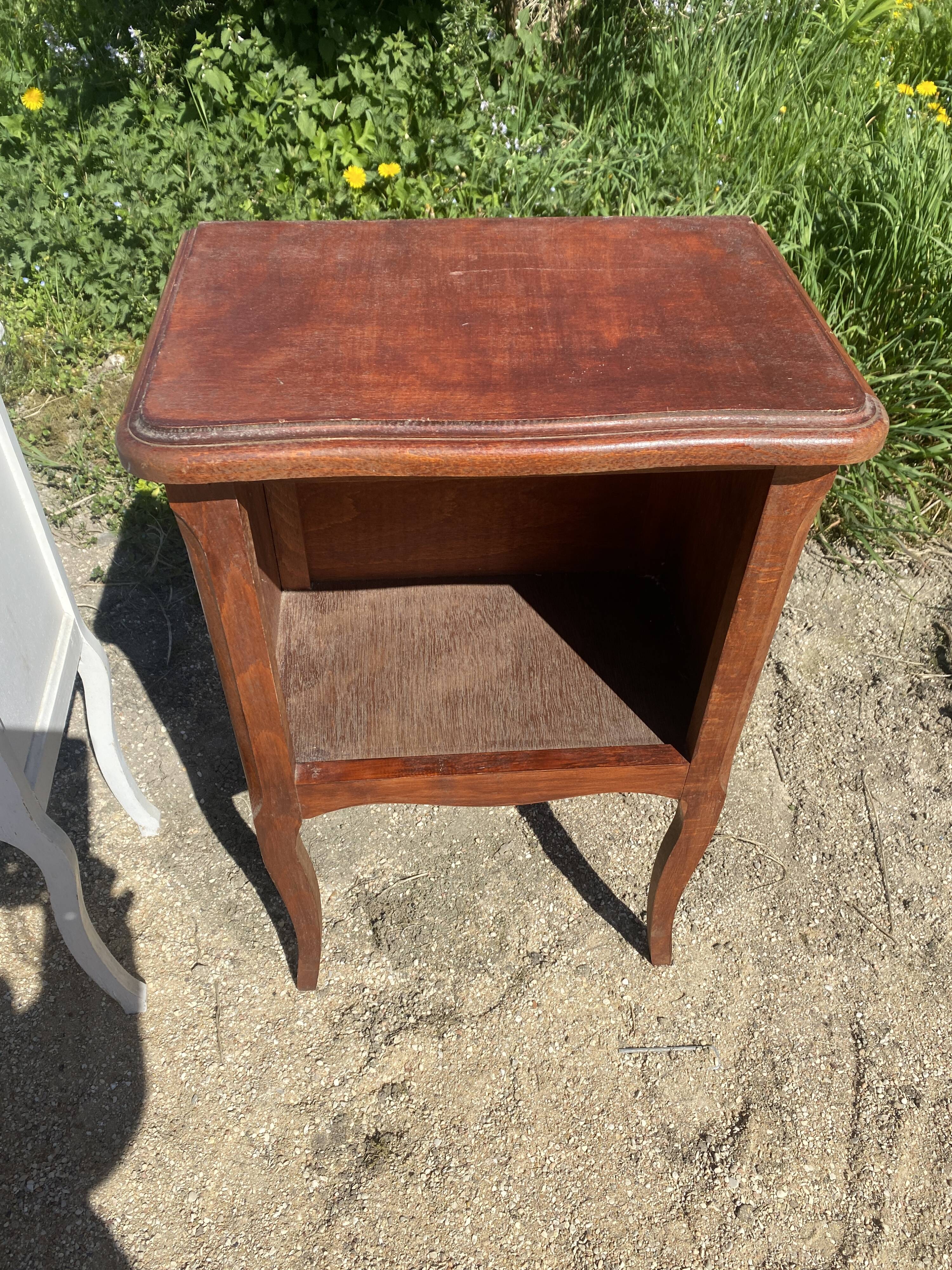 2 small bedside tables