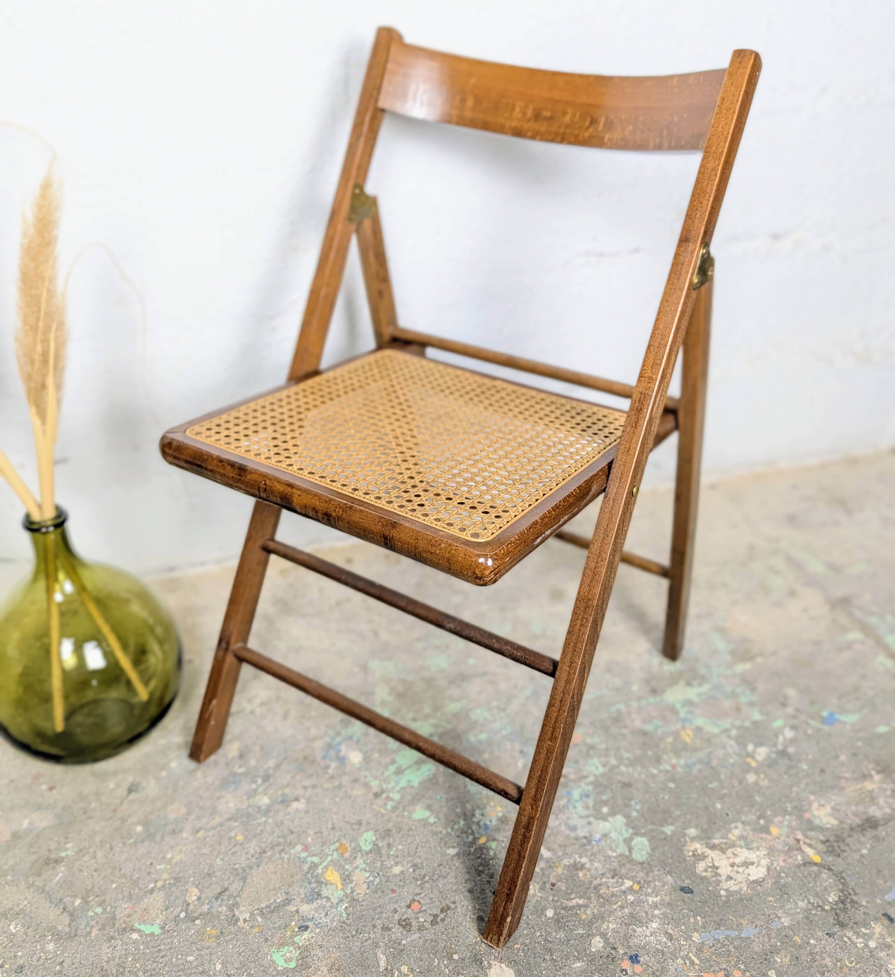 Chaise pliante à l'assise cannée