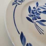 Creil et Montereau round serving dish, blue flower motif