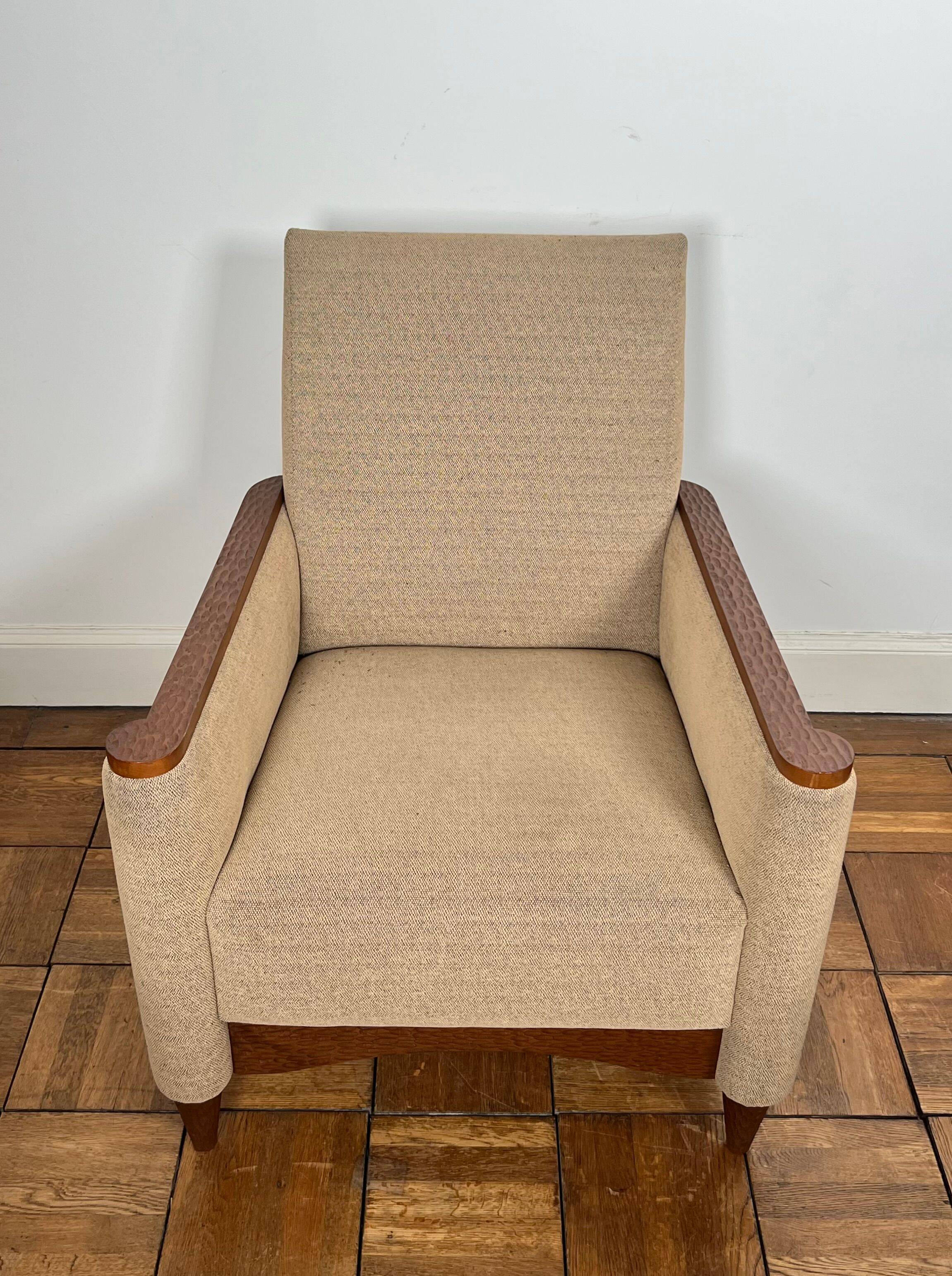 Pair of armchairs in carved wood and vintage fabric