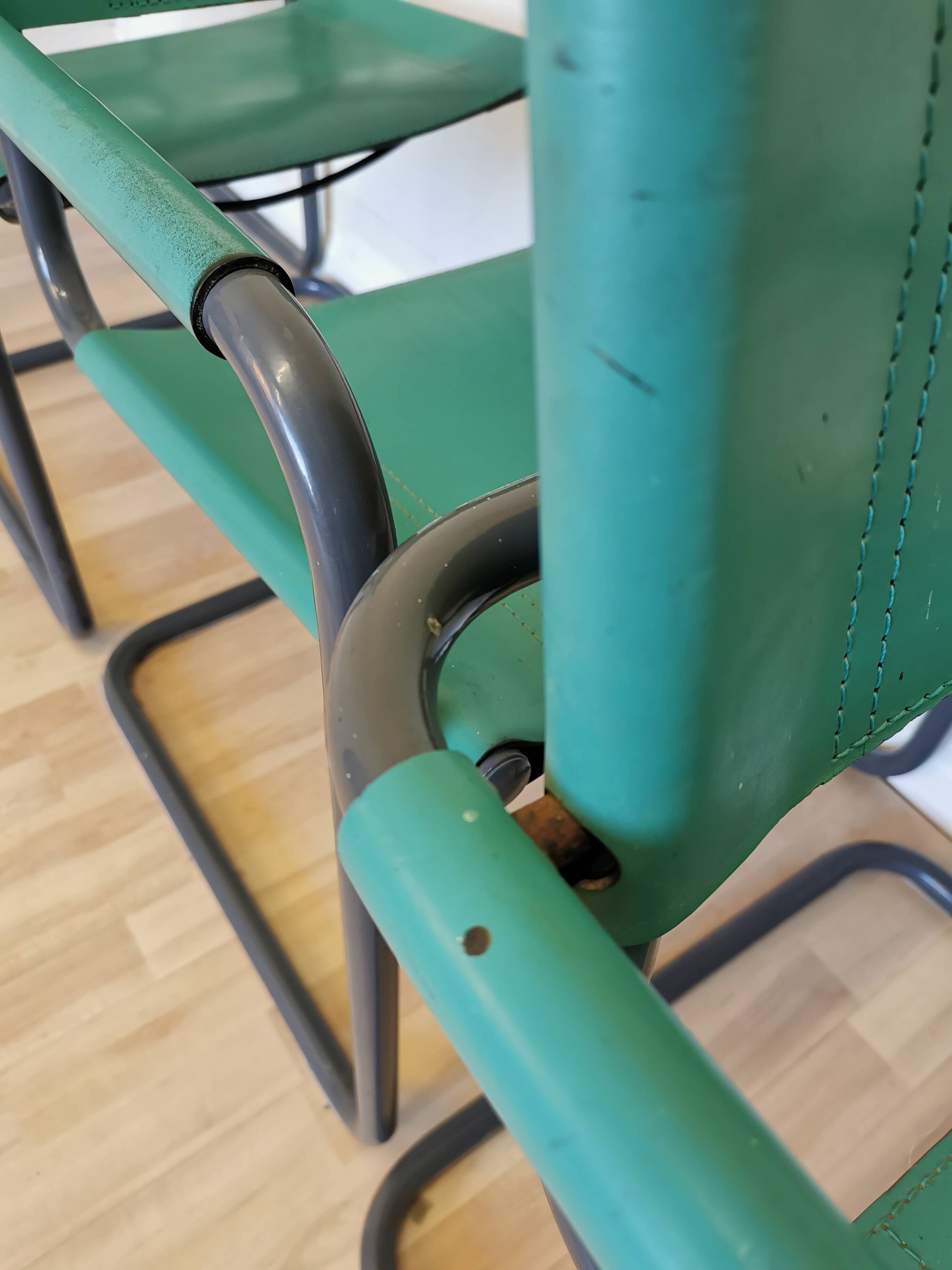 Fauteuils Vintage Mart Stam Style S34 : Cuir Turquoise, Tige Tubulaire Noire