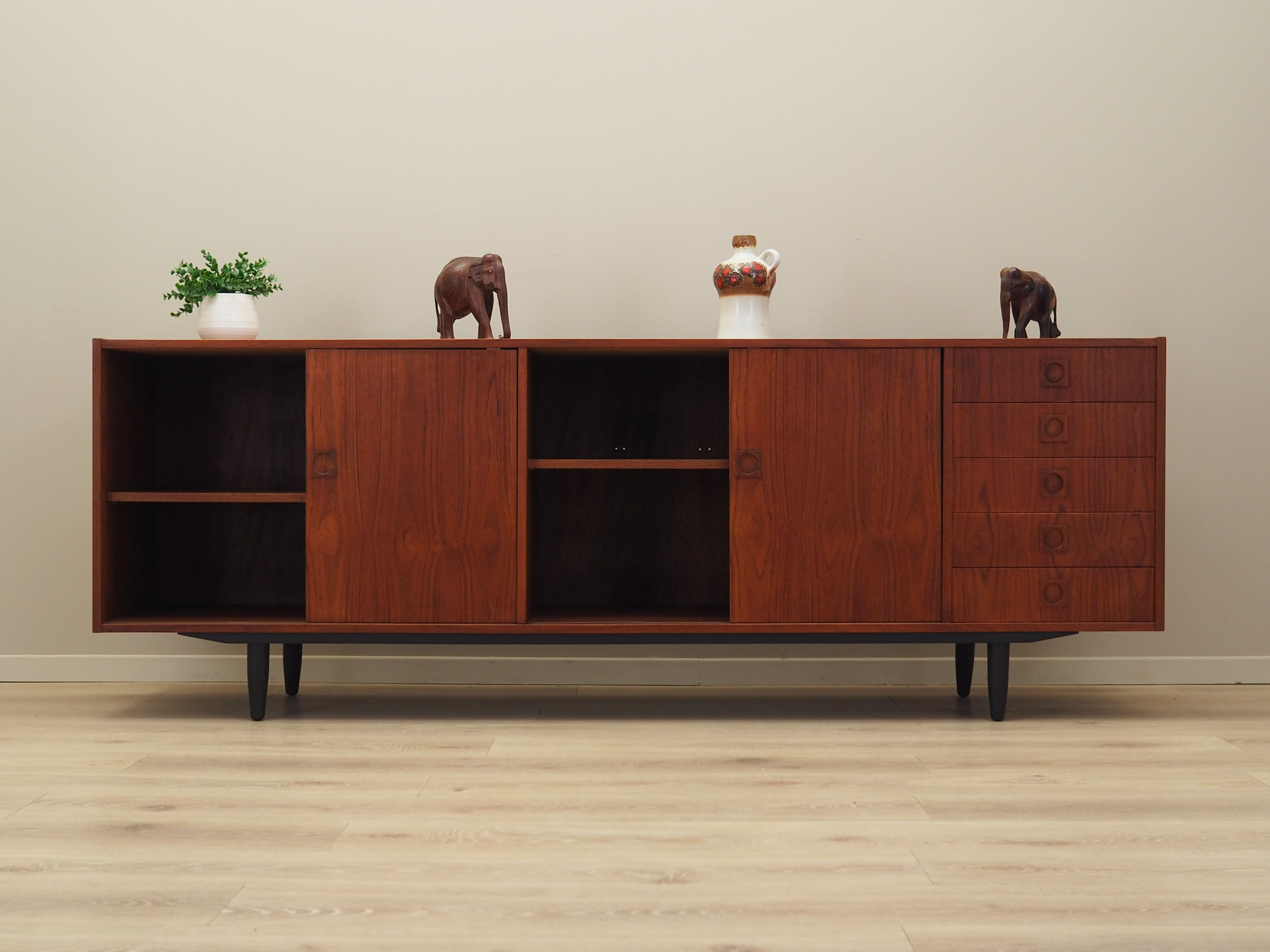 Teak sideboard, Danish design, 1970s, manufacturer: Farsø Møbelfabrik