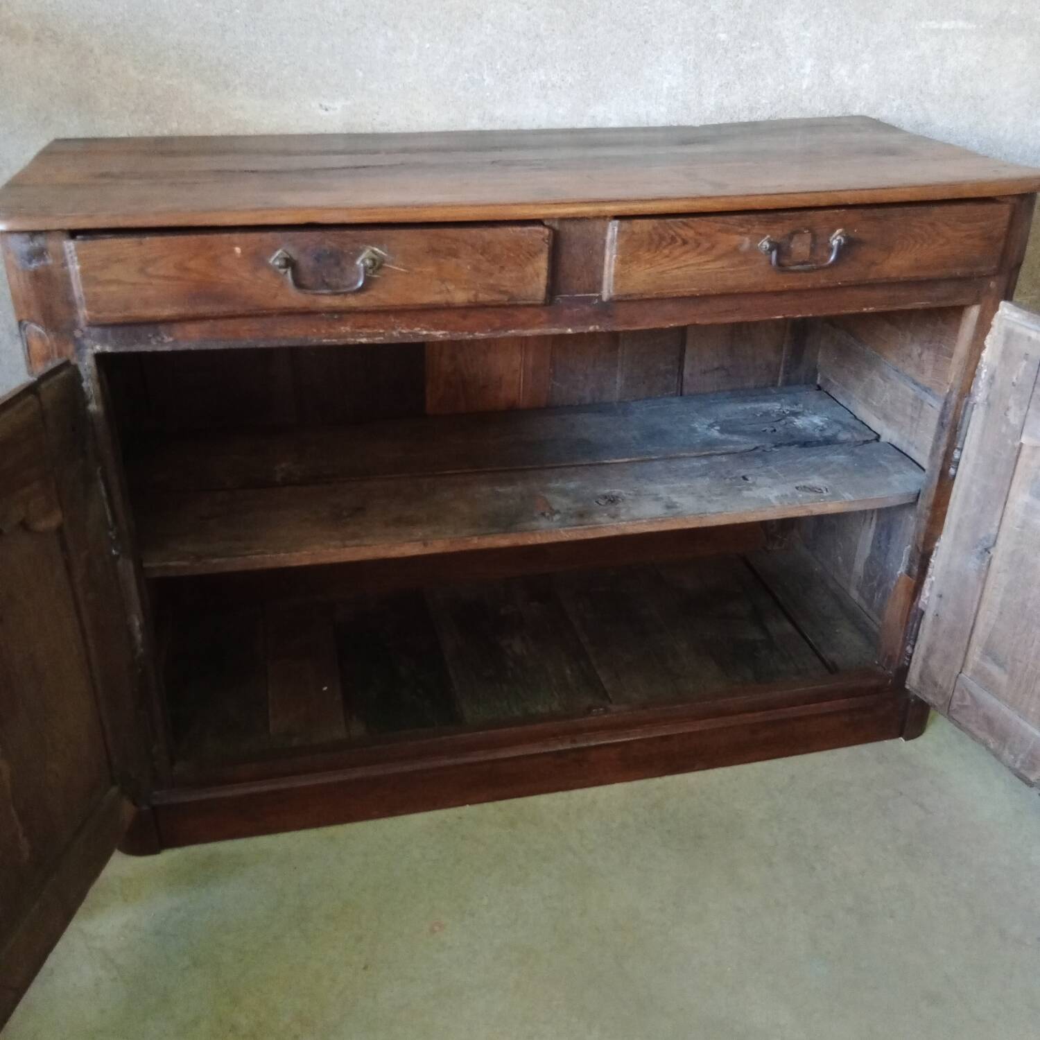 Rustic antique oak sideboard with 2 doors