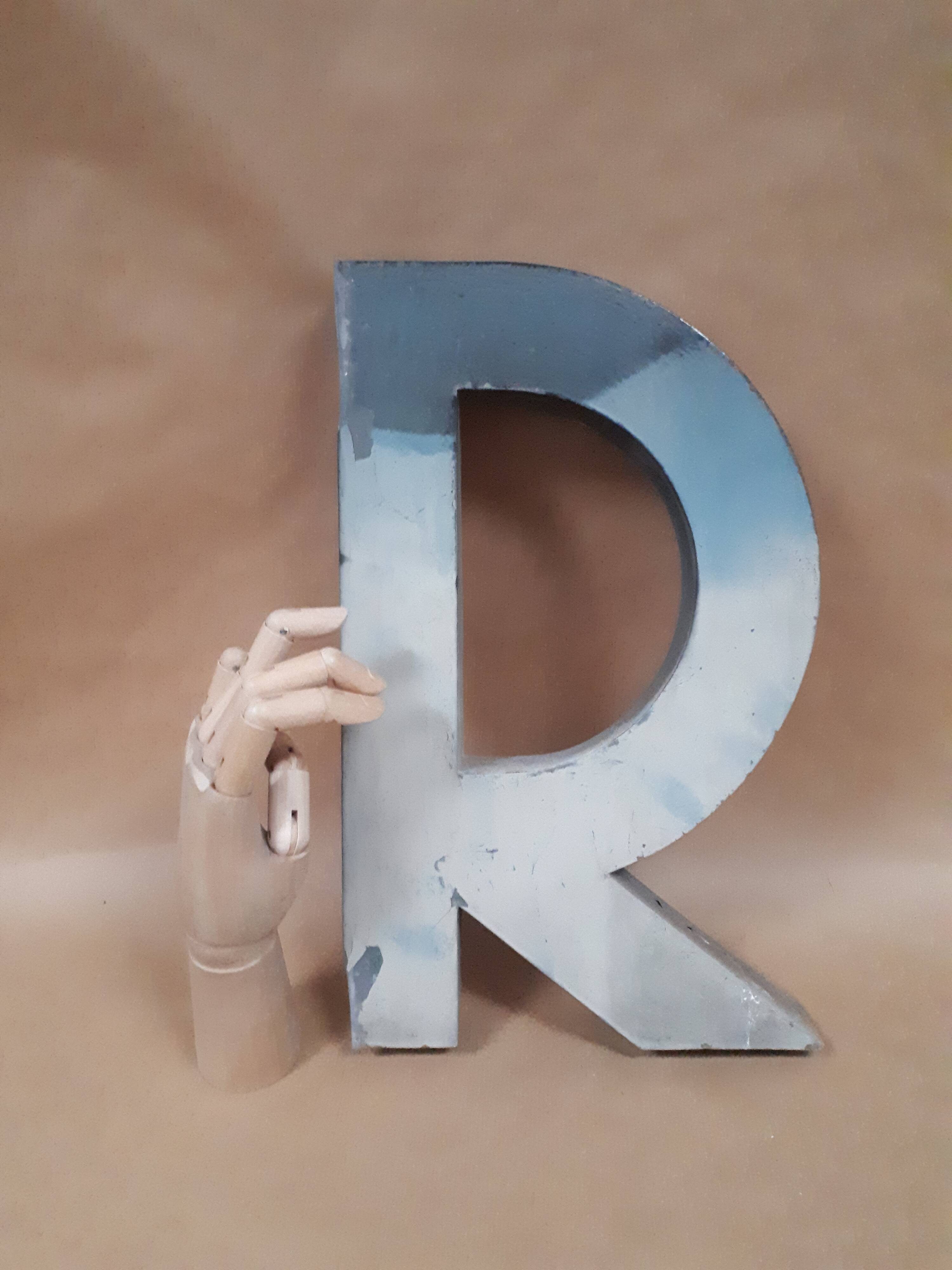 Letter of sign R metal zinc painted vintage 1950