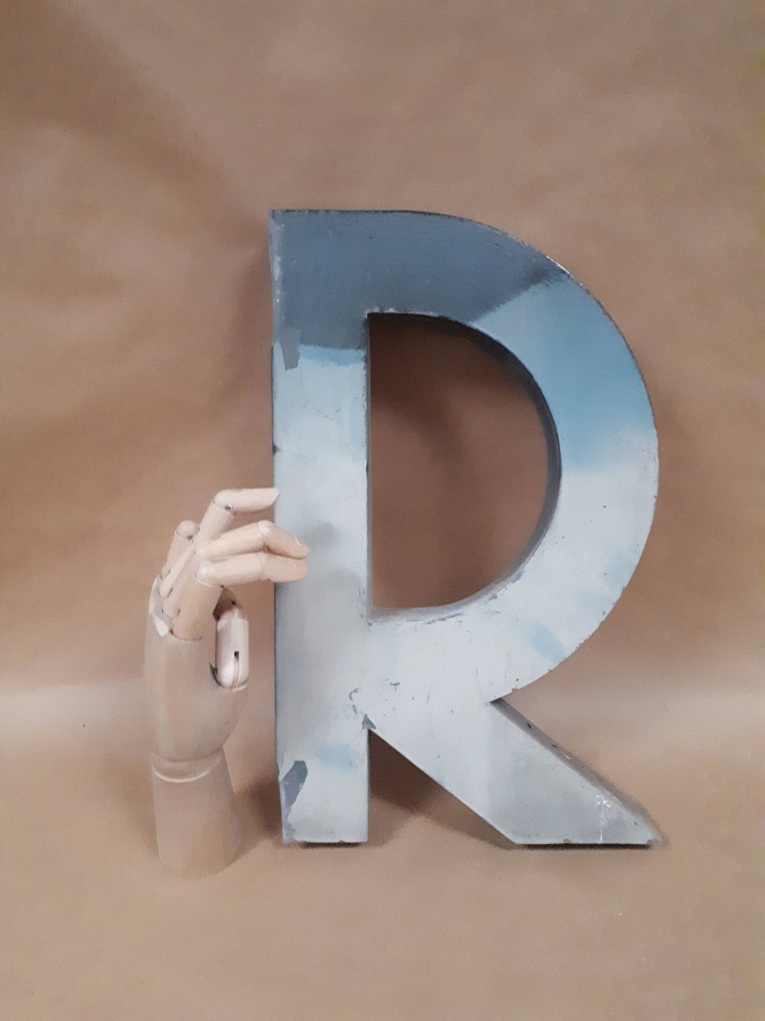 Letter of sign R metal zinc painted vintage 1950