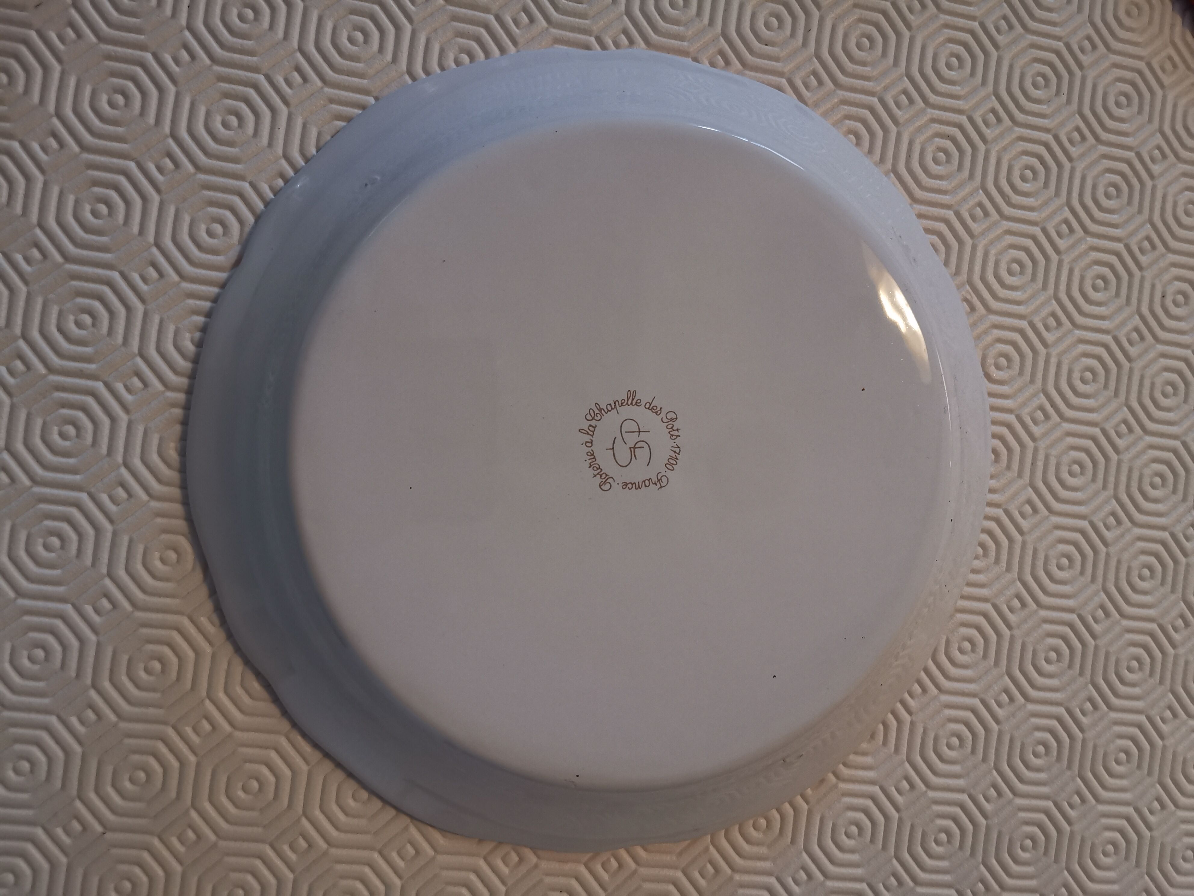 Porcelain plate vegetal pattern