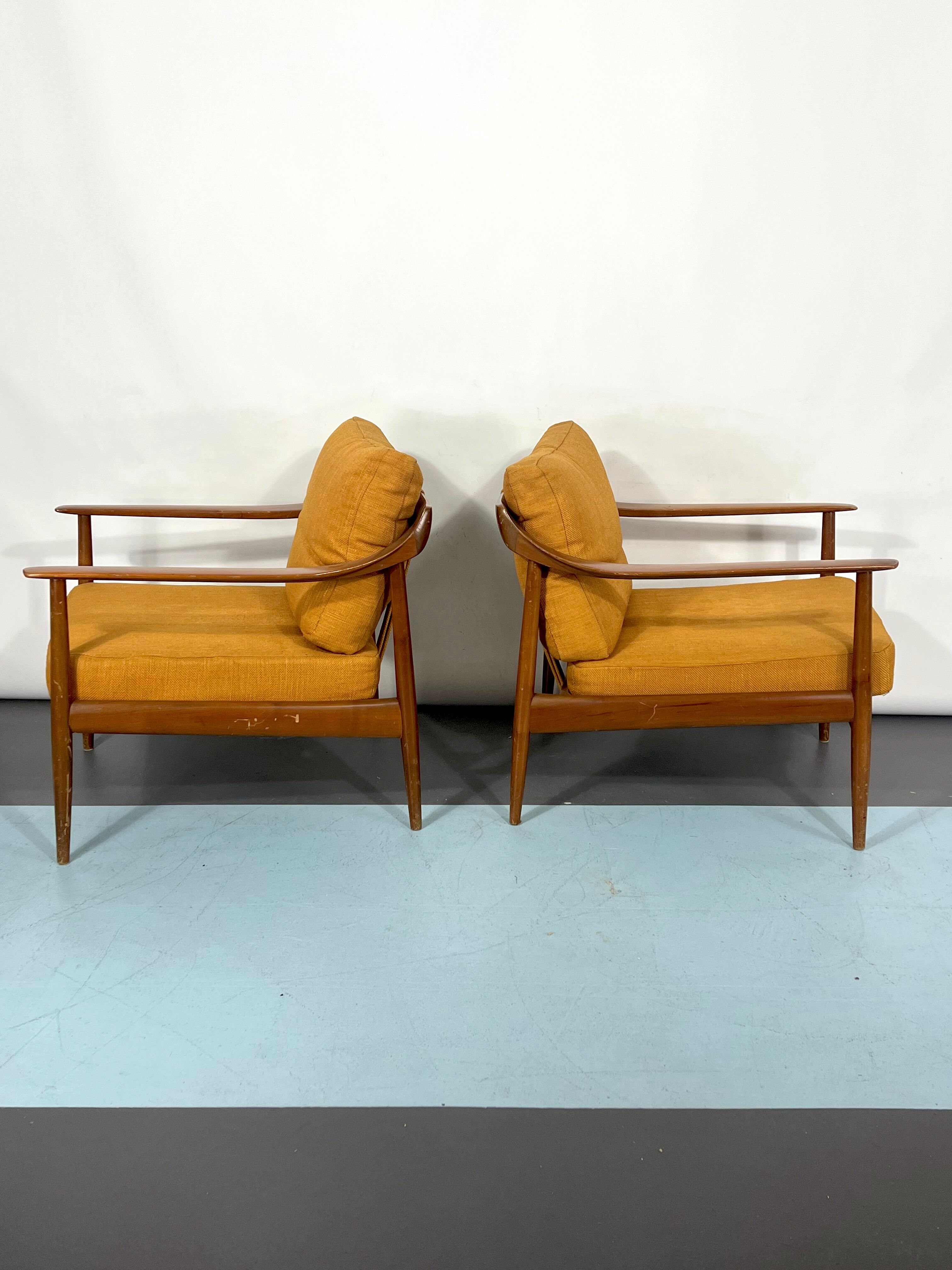 Mid-century modern pair of Walter Knoll armchairs model 550 from 50s