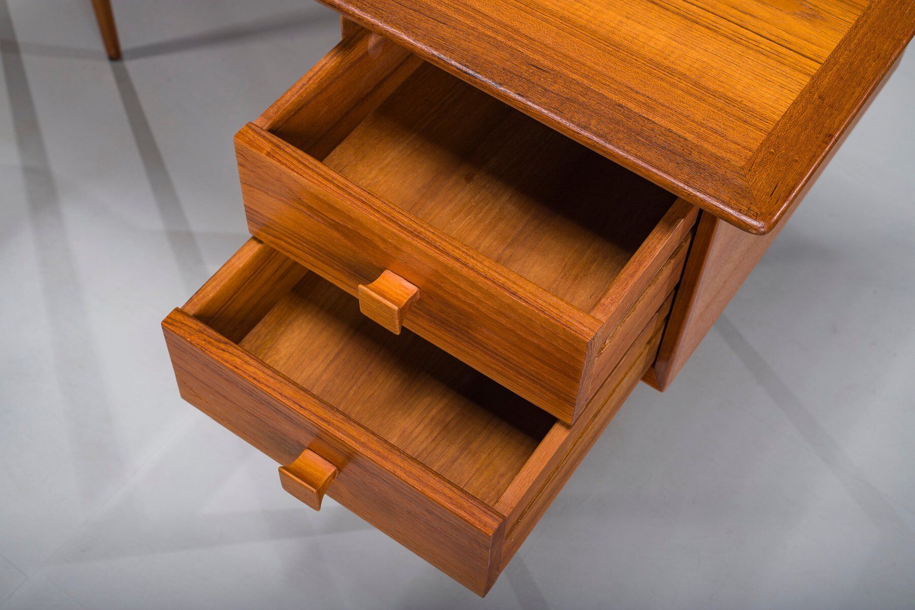Bureau en teck en L de style mid-century moderne, années 1970
