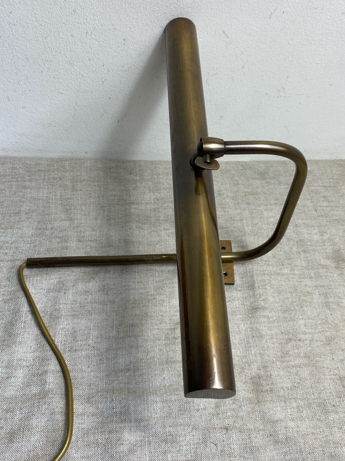 Wall light, picture light, in brass.