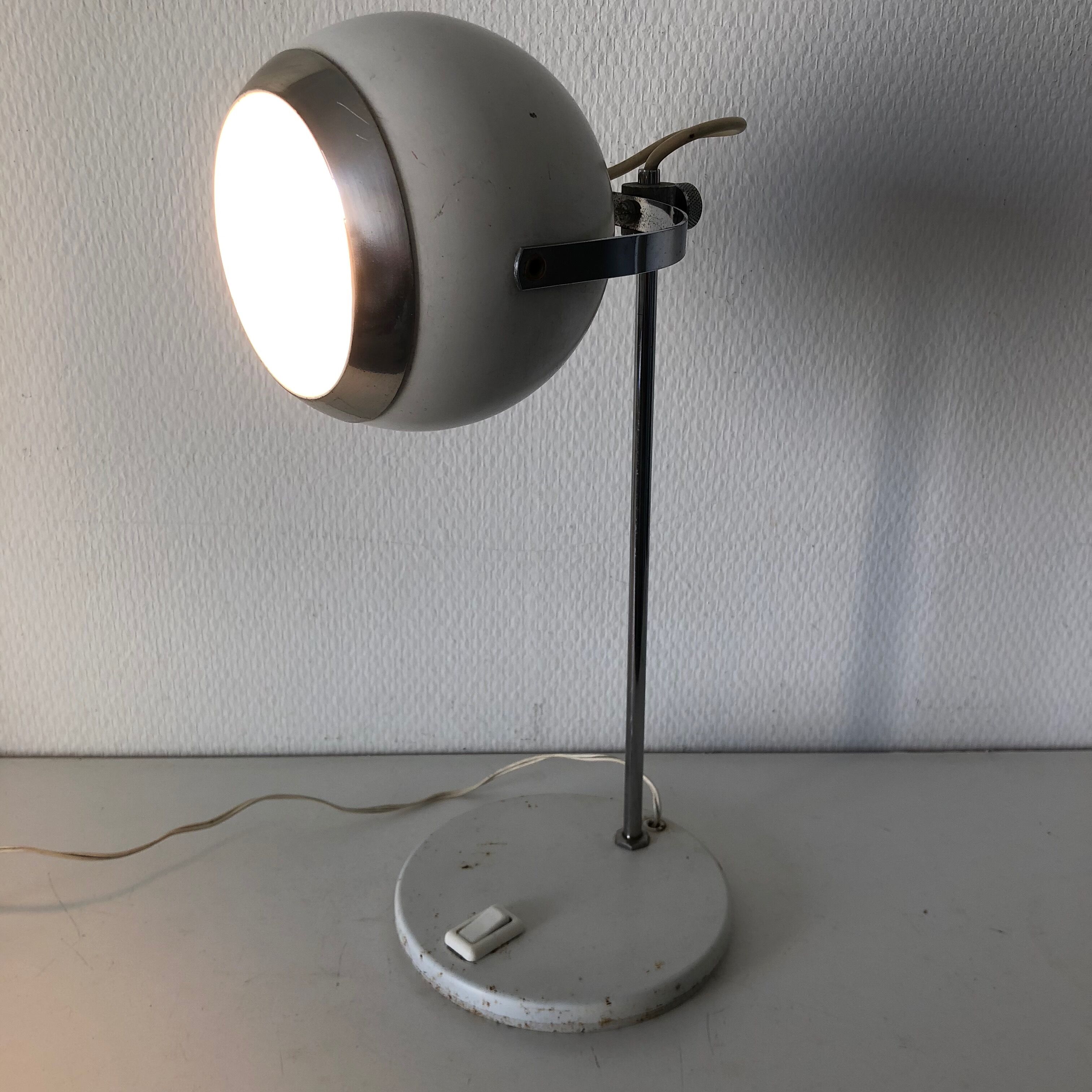 Lamp white eyeball aluminor vintage 1960 lamp
