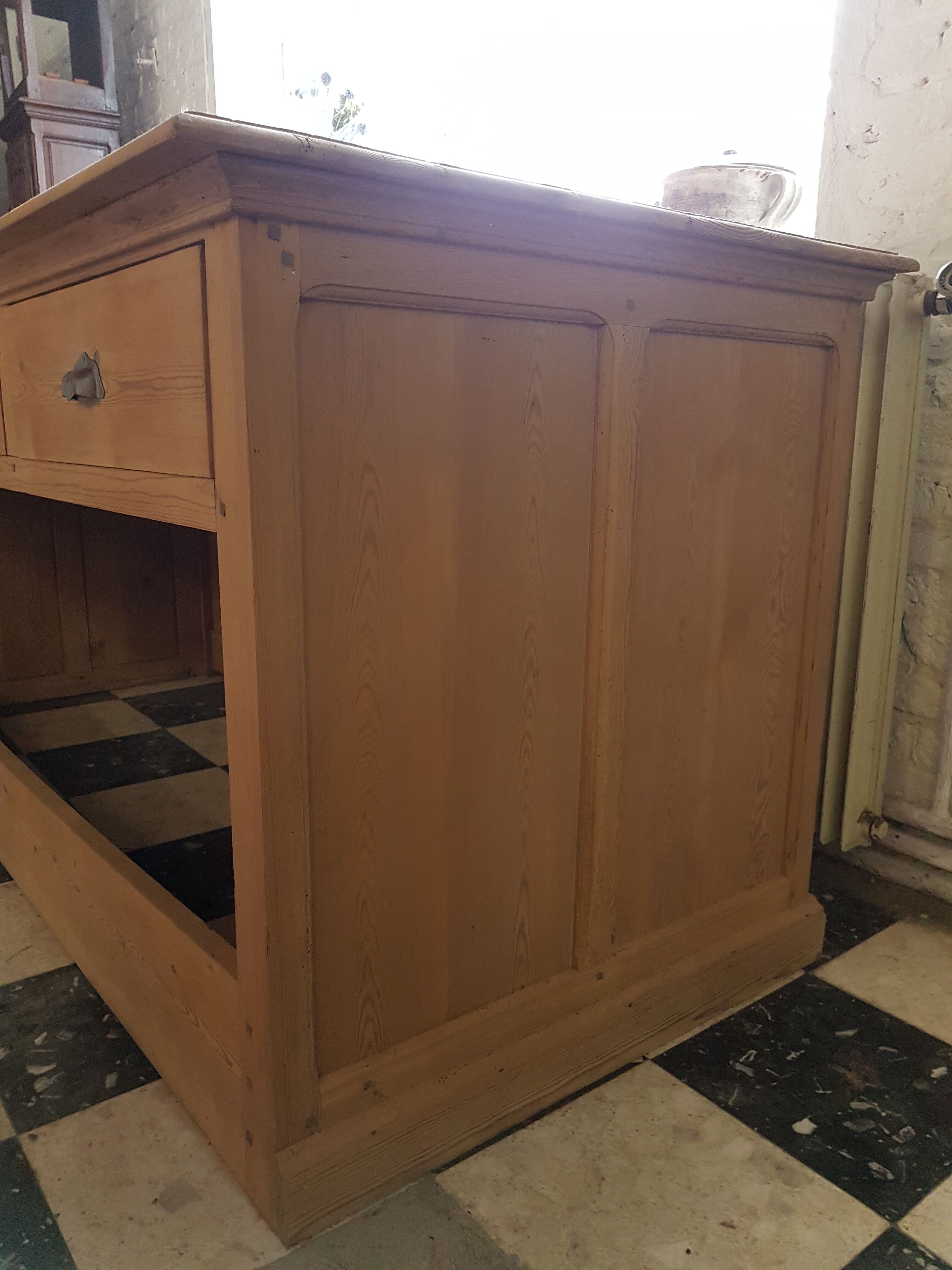 Former industrial trade counter