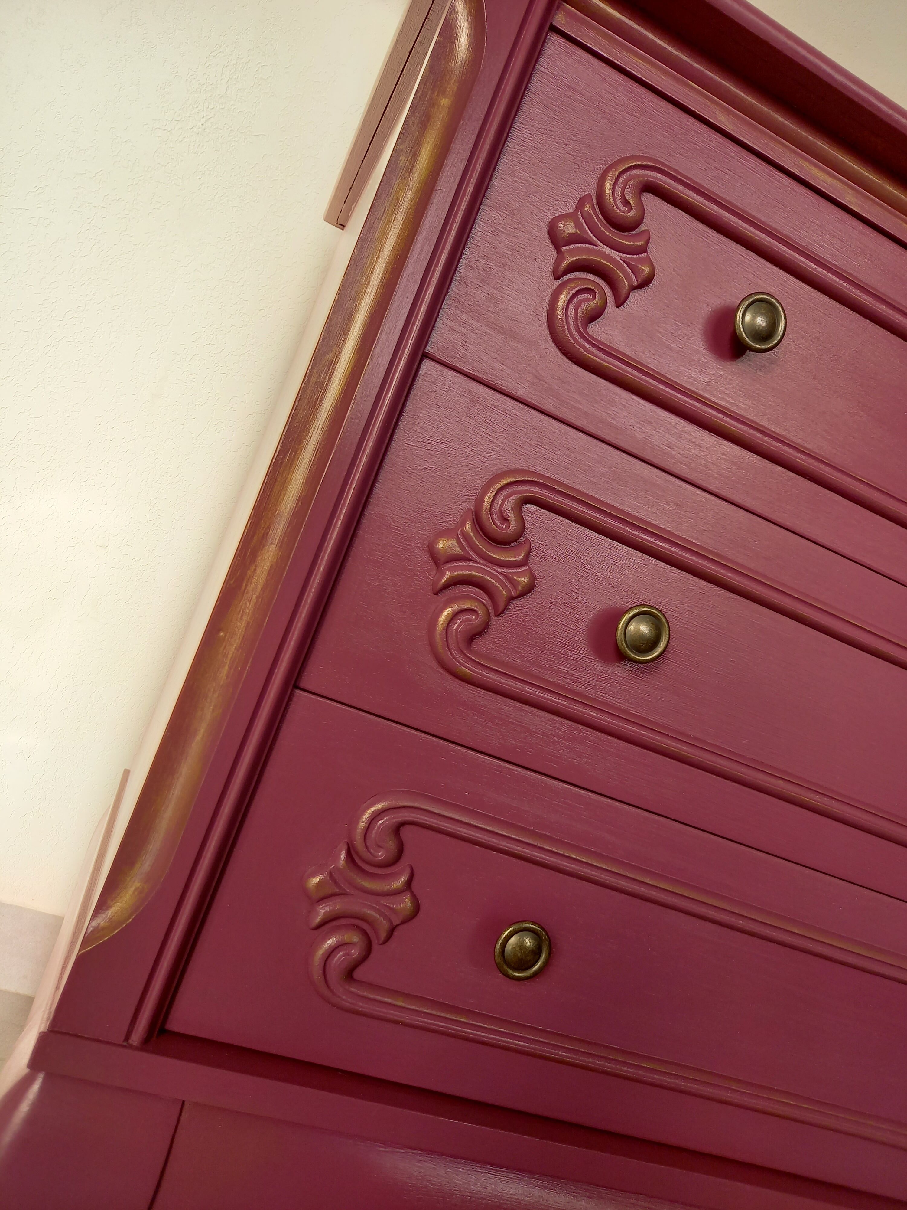 Baroque chest of drawers berry and bronze