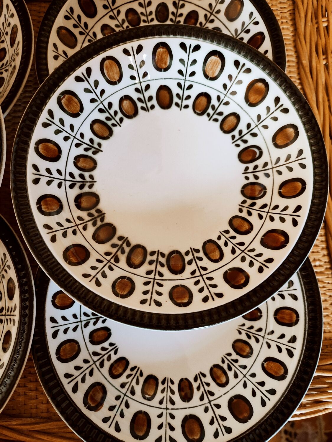 6 soup plates walnut model by Boch