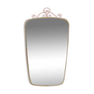 Ancien miroir mural de forme libre au cadre doré et ornement en laiton