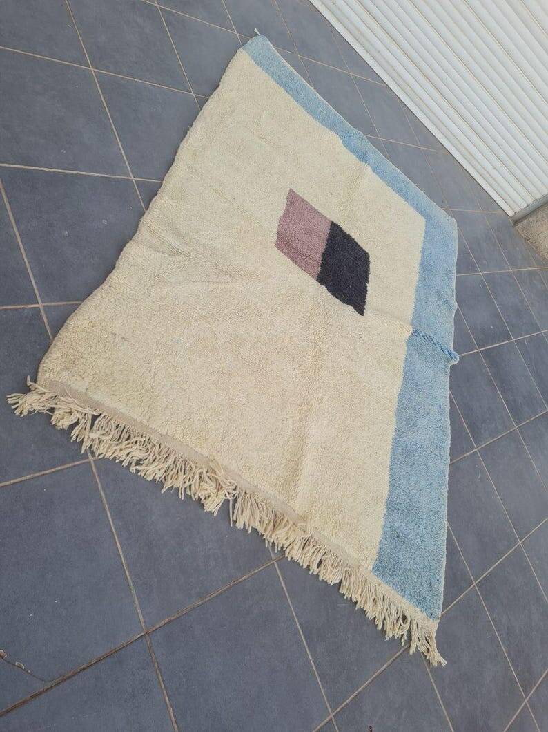 Handmade natural wool rug, size 150 x 260 cm