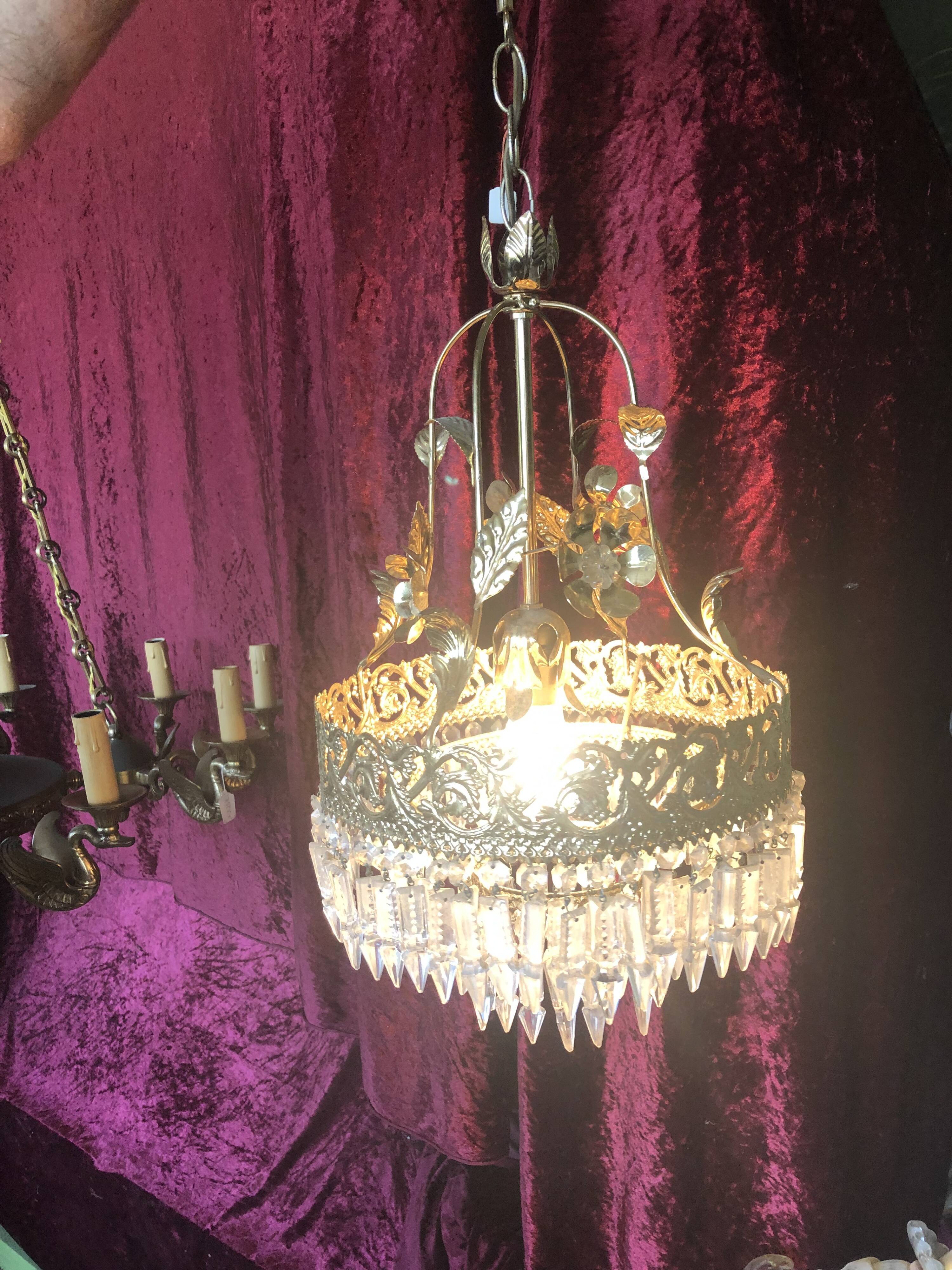 Chandelier suspension in gilded metal and grapevines