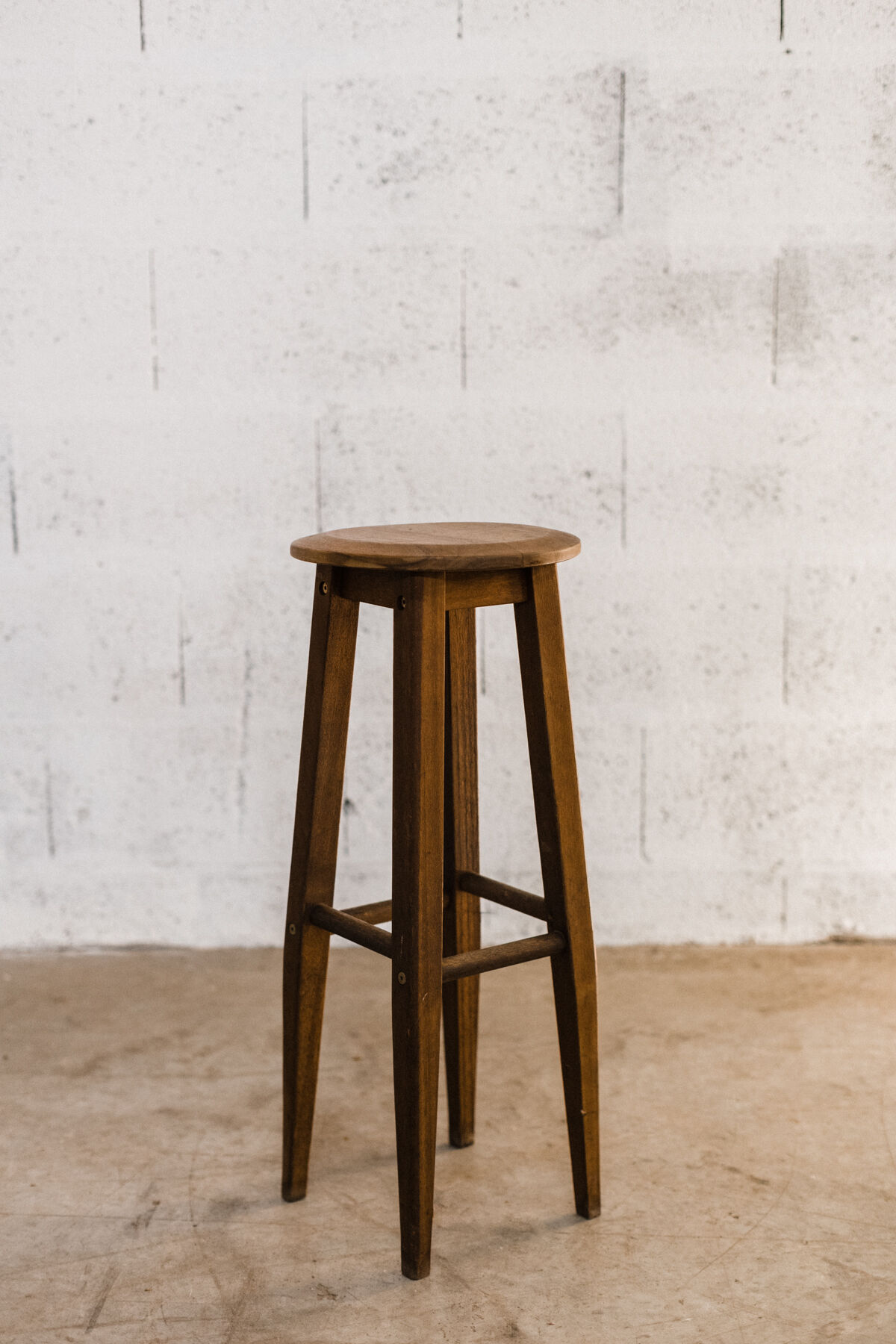 Wooden bar stool "Dolores"