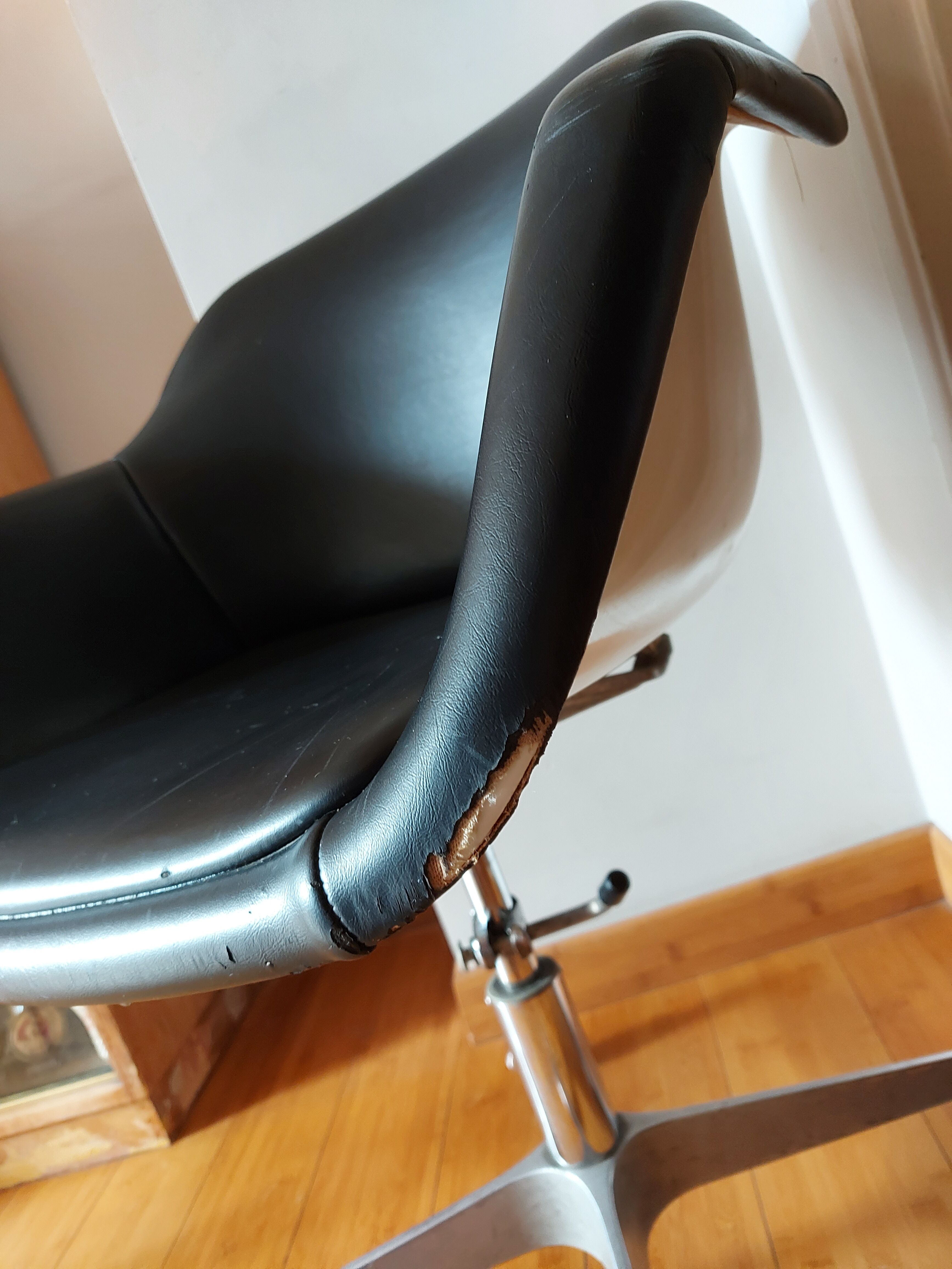 Strafor swivel-hulled office chair